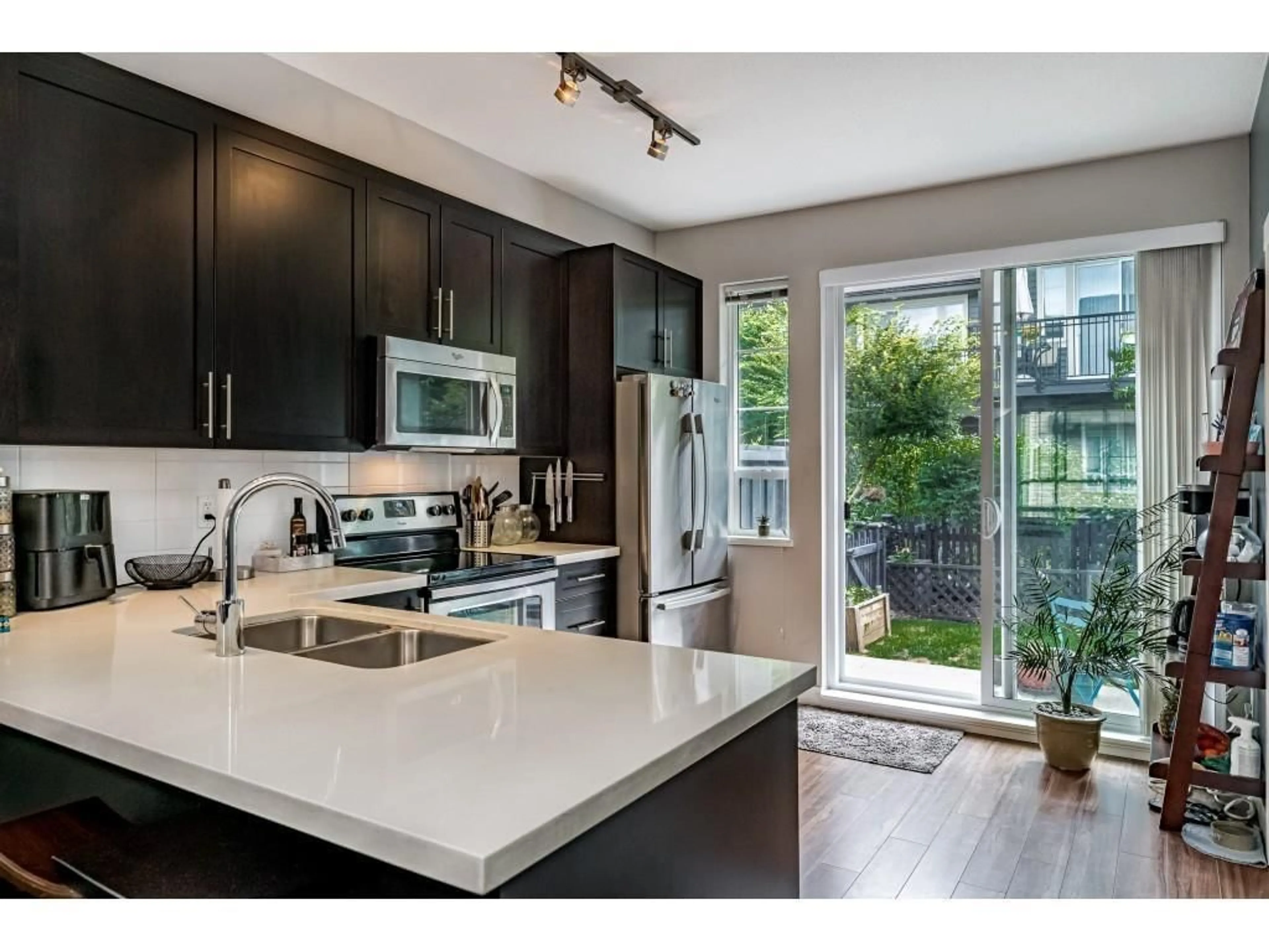 Open concept kitchen, unknown for 32 - 4967 220, Langley British Columbia V3A0G3