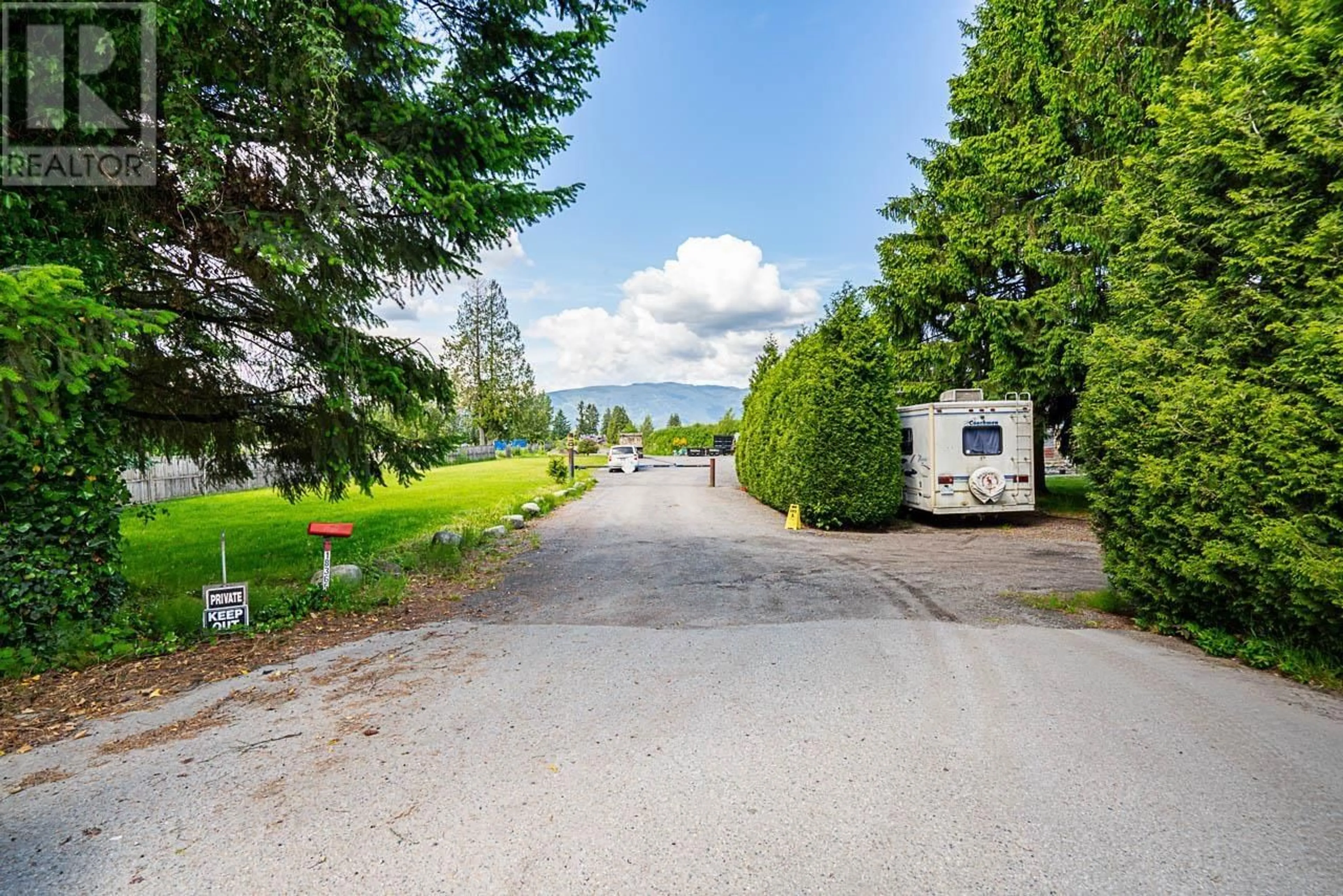 A pic from outside/outdoor area/front of a property/back of a property/a pic from drone, unknown for 18365 LOUGHEED HIGHWAY, Pitt Meadows British Columbia V3Y2J6