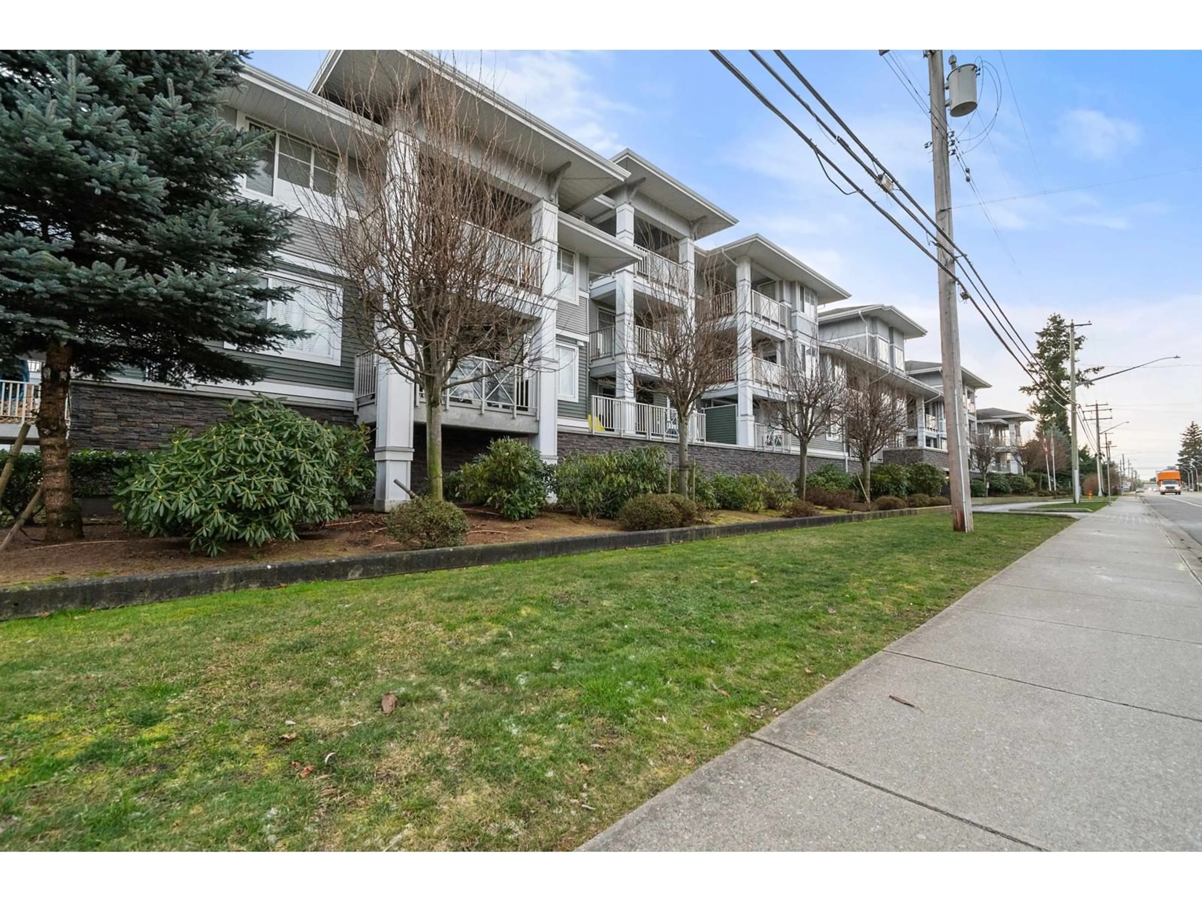 Patio, street for 221 - 46262 FIRST AVENUE, Chilliwack British Columbia V2P0C3