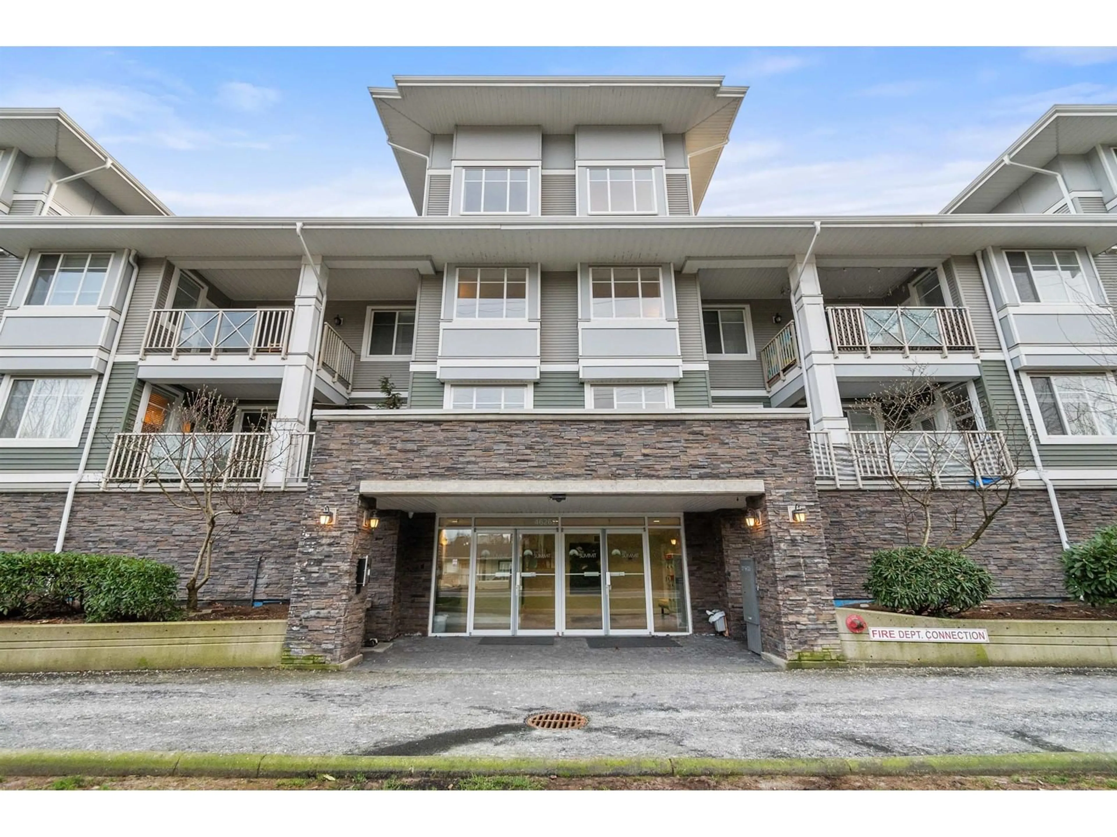 Indoor foyer for 221 - 46262 FIRST AVENUE, Chilliwack British Columbia V2P0C3