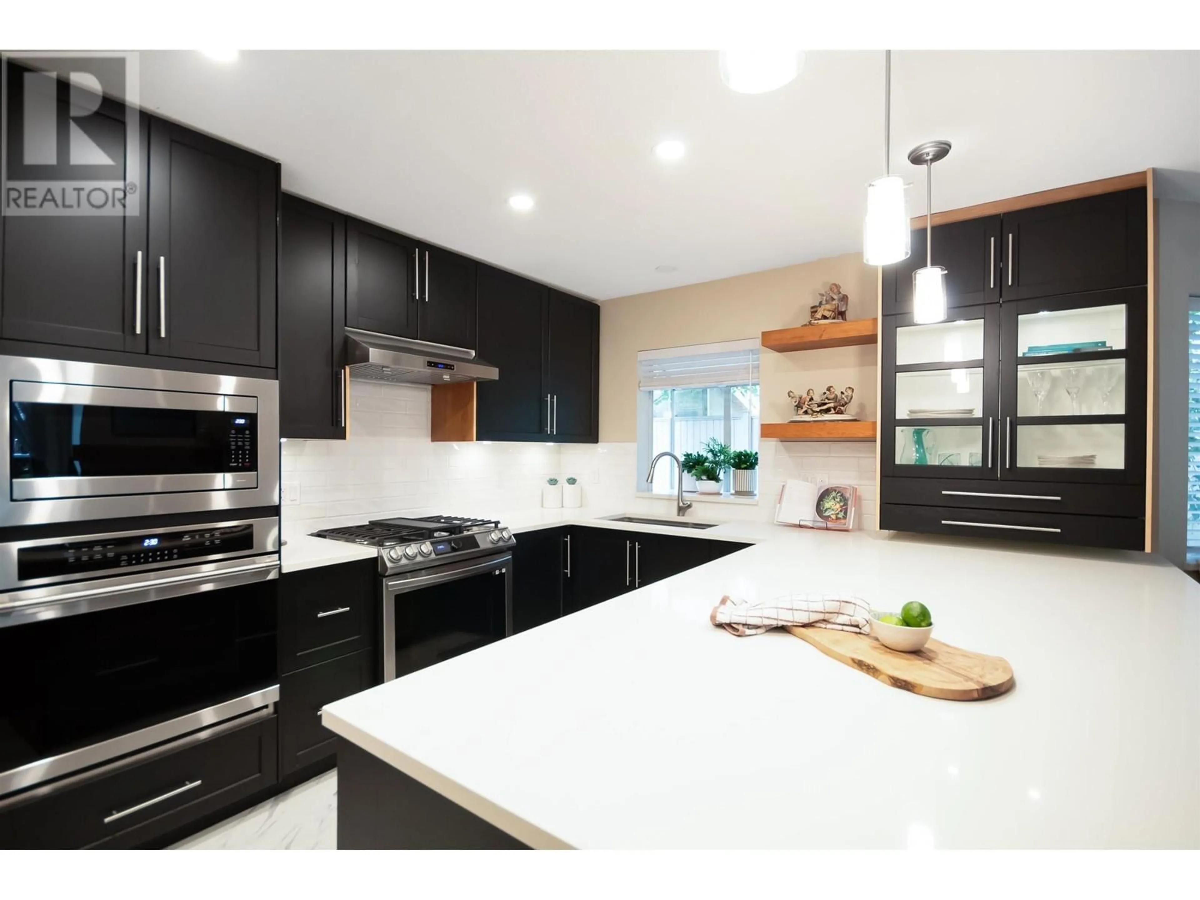 Contemporary kitchen, unknown for 1 - 11502 BURNETT STREET, Maple Ridge British Columbia V2X0Y2