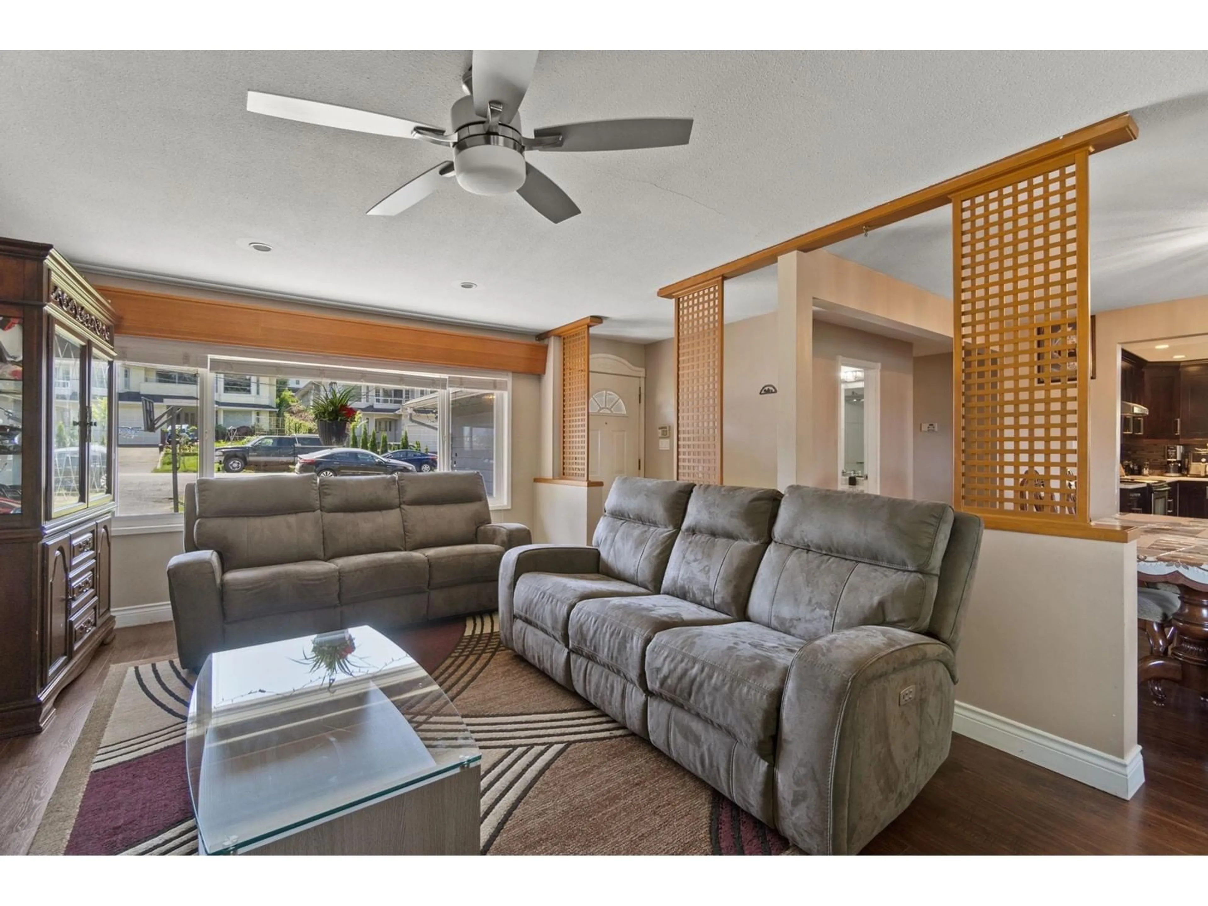 Living room with furniture, unknown for 11625 99, Surrey British Columbia V3V2M2