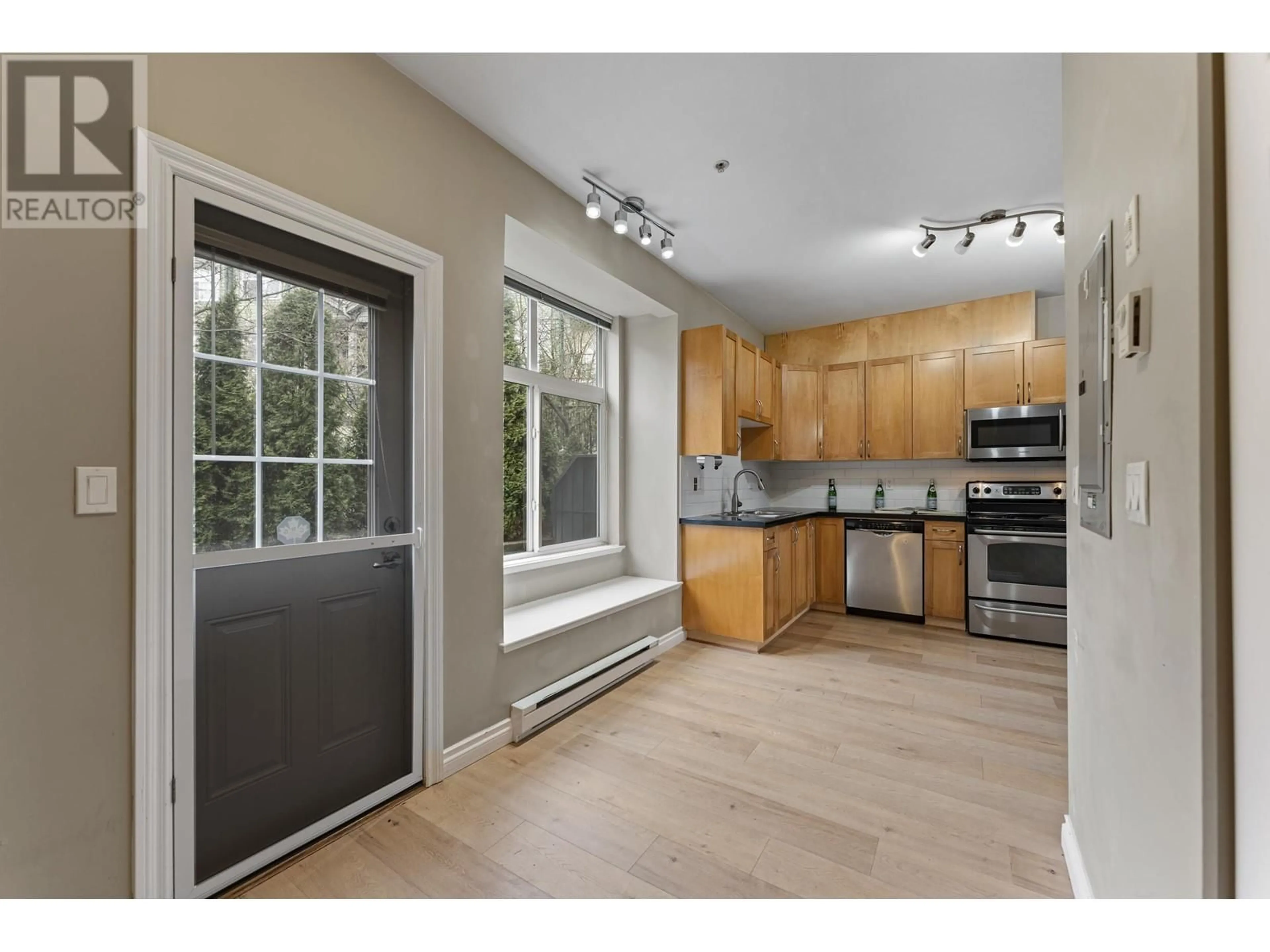 Open concept kitchen, unknown for 121 - 7333 16TH AVENUE, Burnaby British Columbia V3N0A8