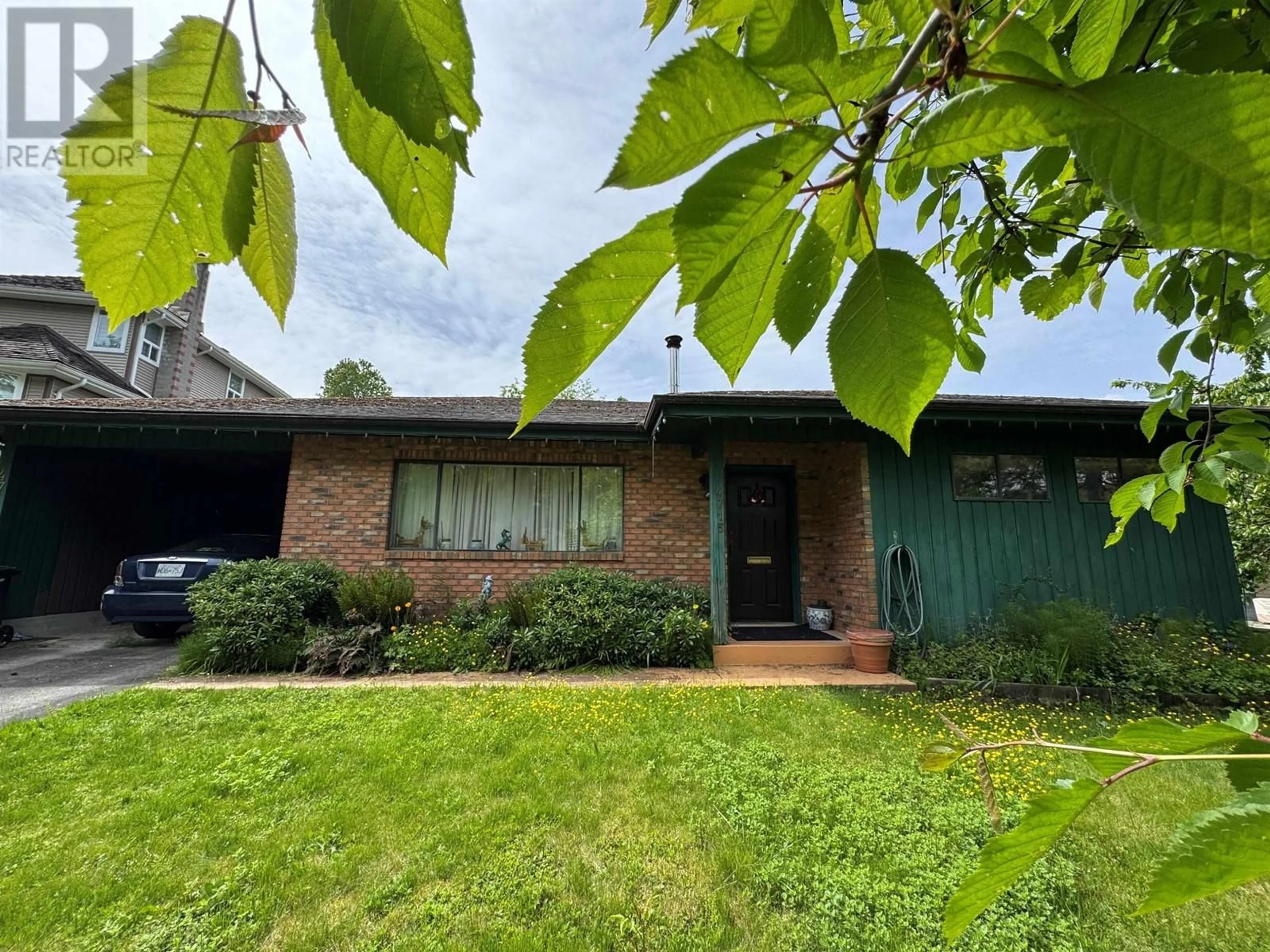 Unknown for 4715 HARKEN DRIVE, Burnaby British Columbia V5G2M8