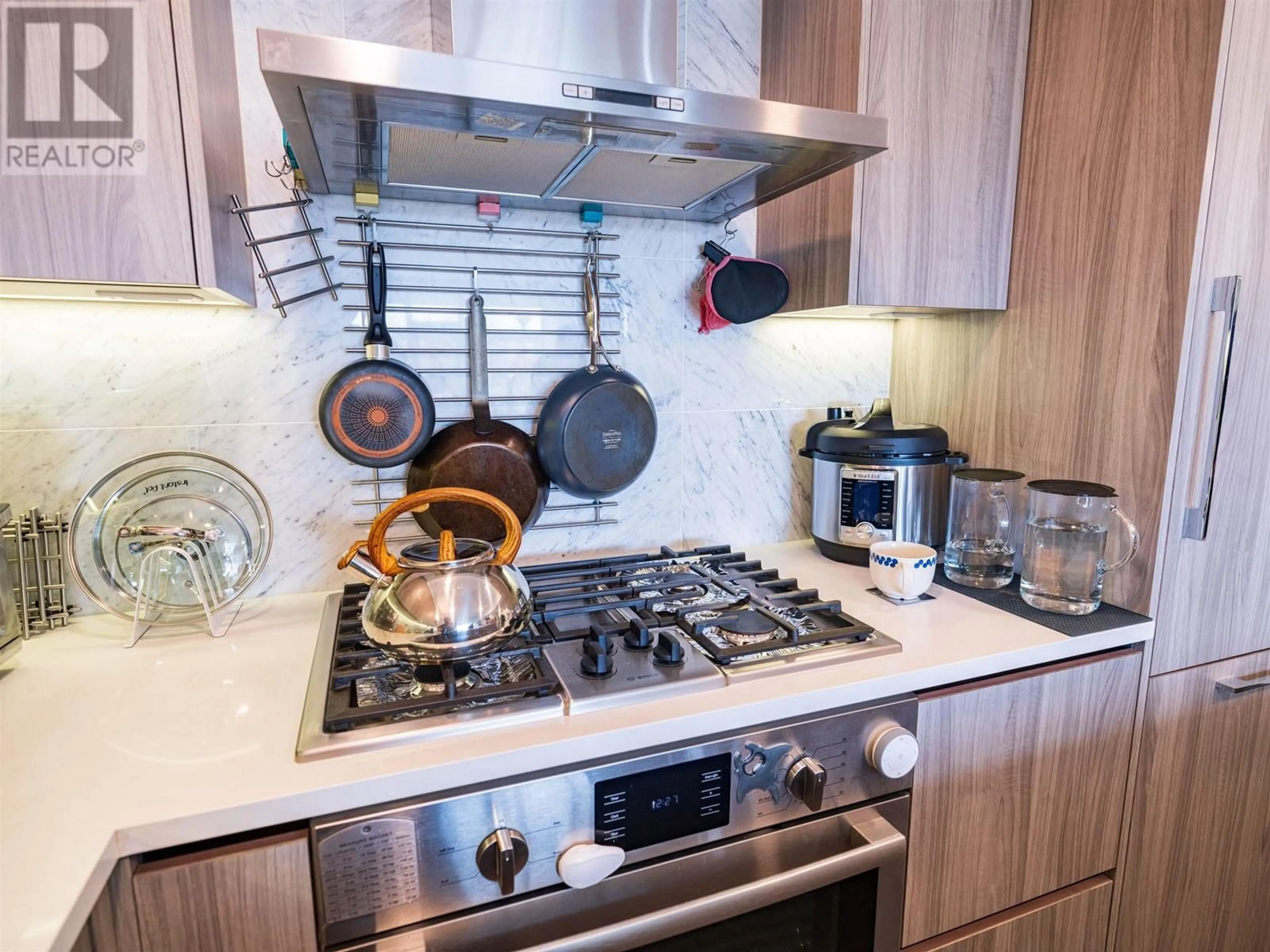 Standard kitchen, wood/laminate floor for 1089 - 3311 KETCHESON ROAD, Richmond British Columbia V6X0S4