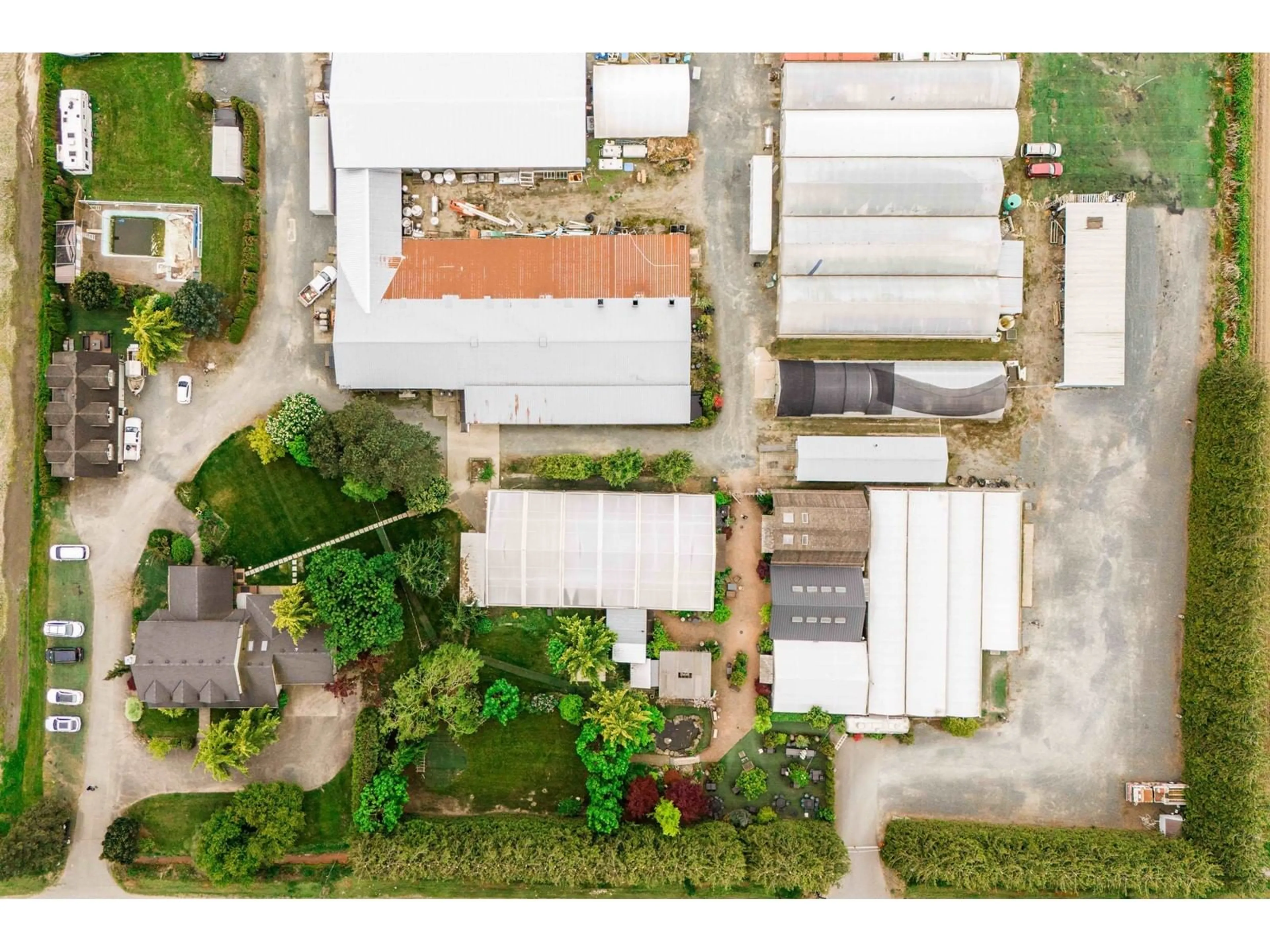 A pic from outside/outdoor area/front of a property/back of a property/a pic from drone, building for 3387 TOLMIE, Abbotsford British Columbia V3G2T9