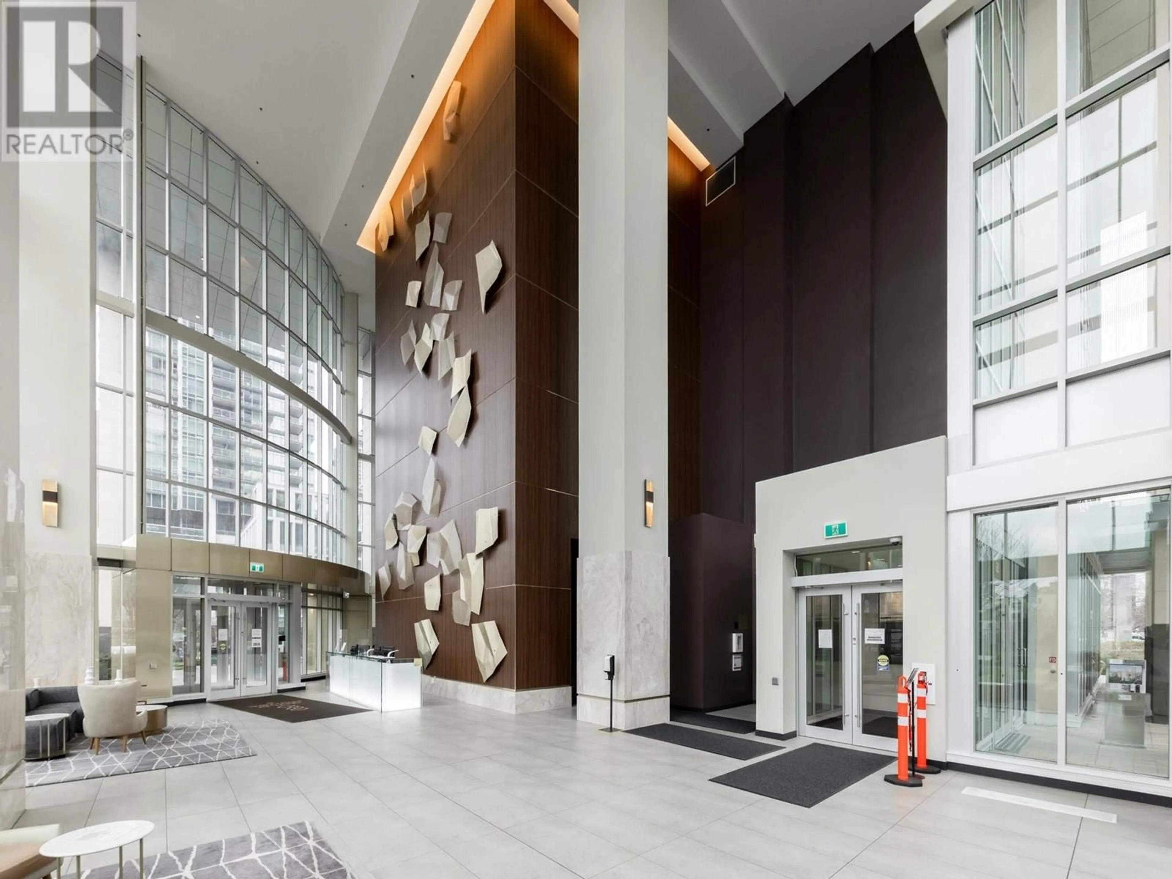 Indoor foyer for 3307 - 6383 MCKAY AVENUE, Burnaby British Columbia V5H0H8