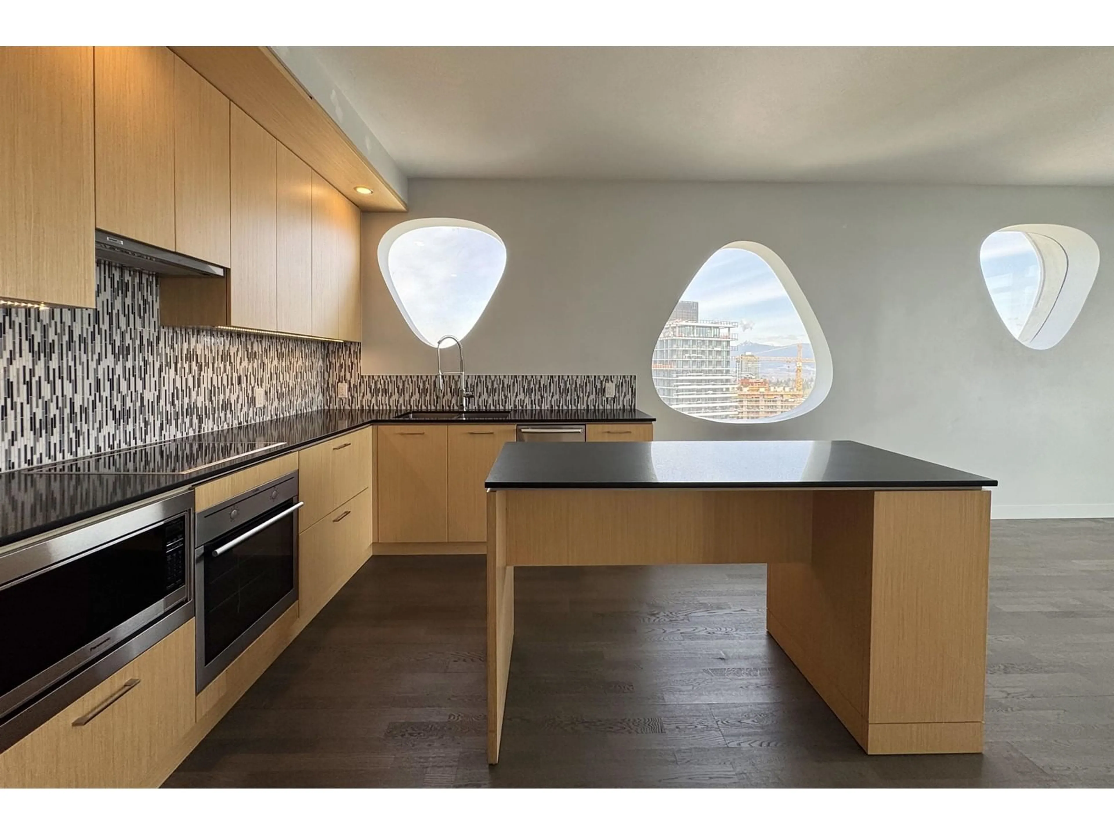 Unknown for 3201 - 13495 CENTRAL, Surrey British Columbia V3T0K2