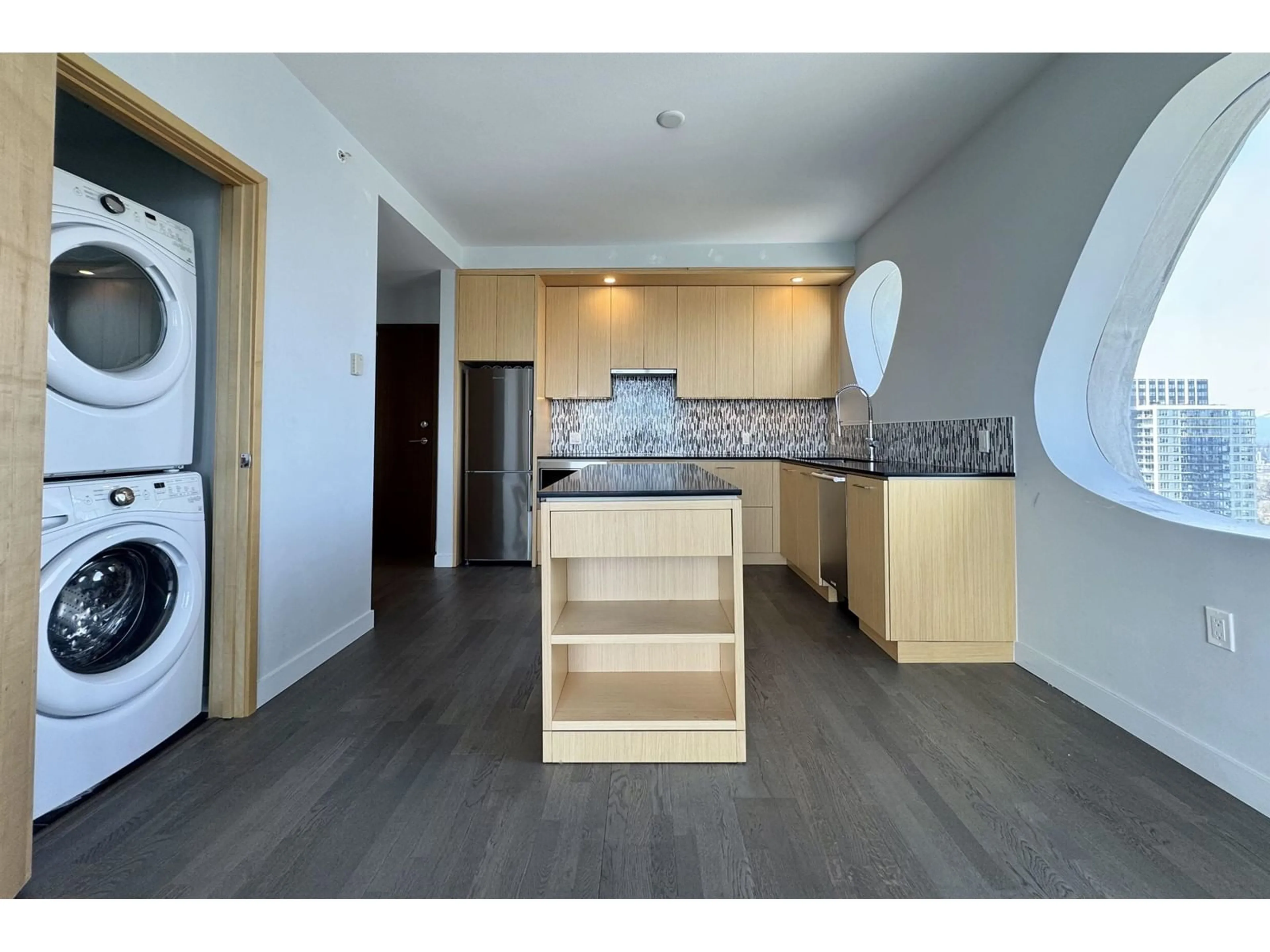 Open concept kitchen, wood/laminate floor for 3201 - 13495 CENTRAL, Surrey British Columbia V3T0K2