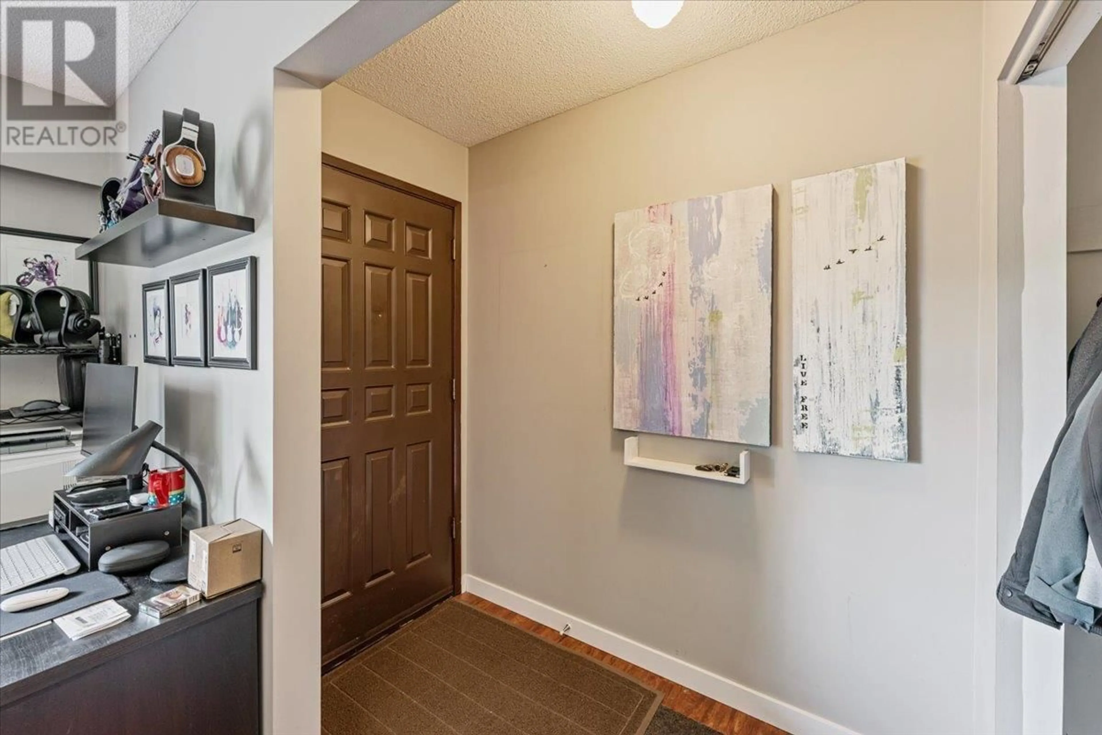 Indoor entryway for 6549 LANCASTER STREET, Vancouver British Columbia V5S3A7