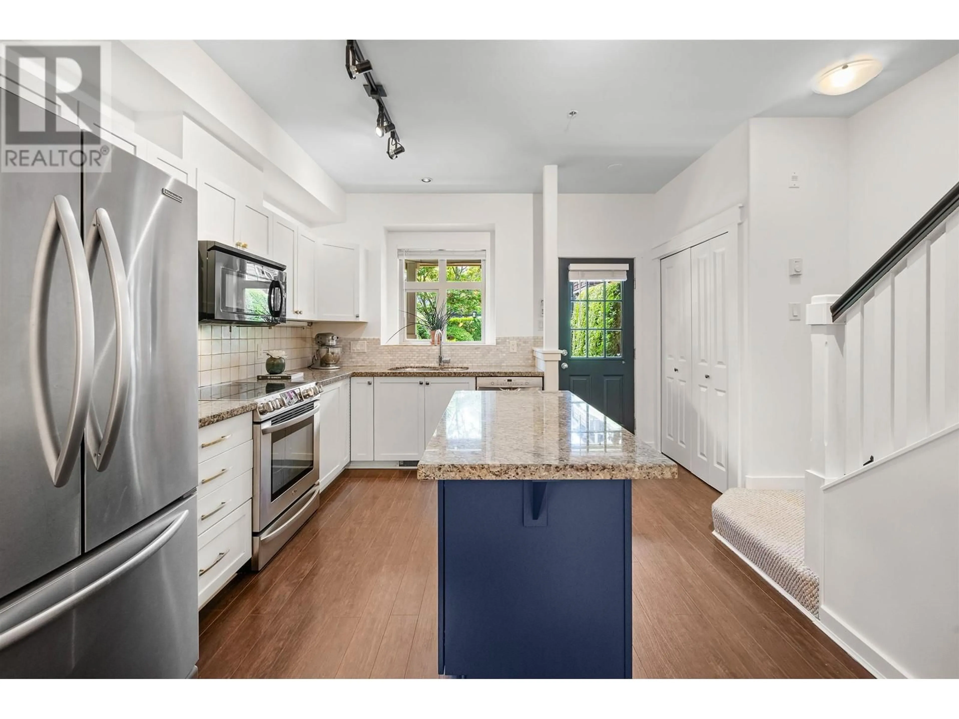 Open concept kitchen, unknown for 227 - 600 PARK CRESCENT, New Westminster British Columbia V3L5W1