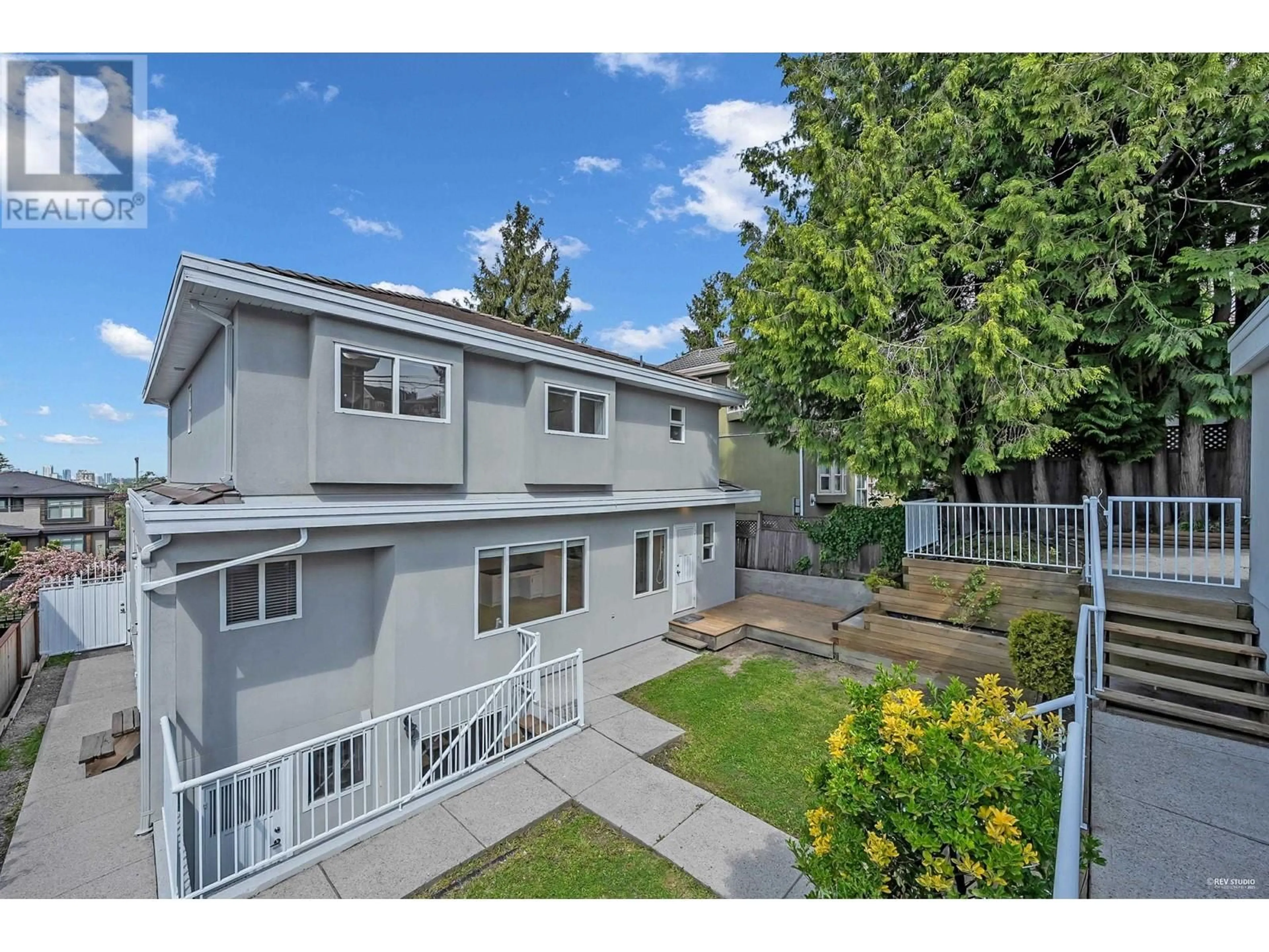 A pic from outside/outdoor area/front of a property/back of a property/a pic from drone, street for 7938 VICTORIA DRIVE, Vancouver British Columbia V5P4A5