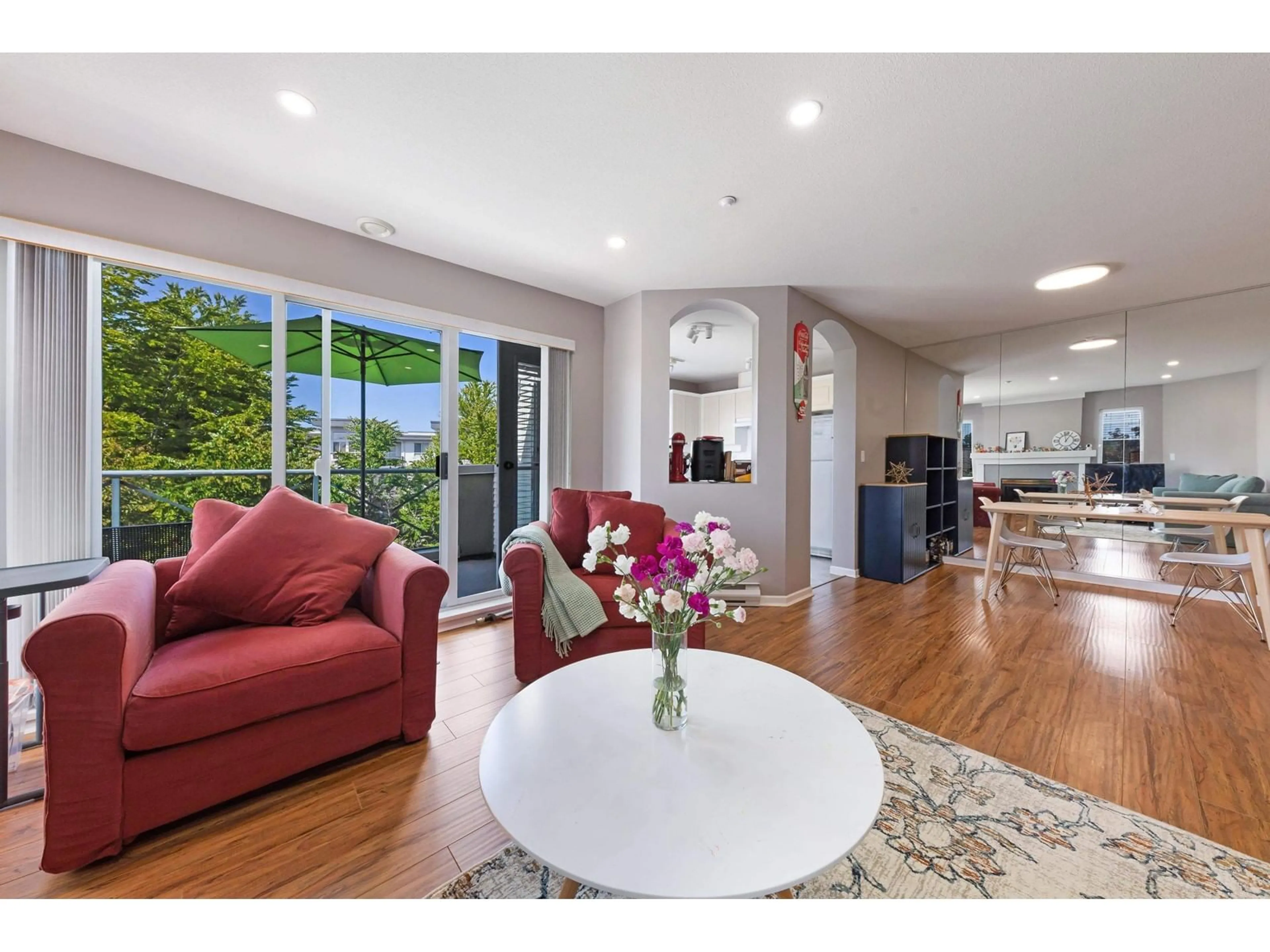 Living room with furniture, unknown for 411 - 20110 MICHAUD, Langley British Columbia V3A4B1