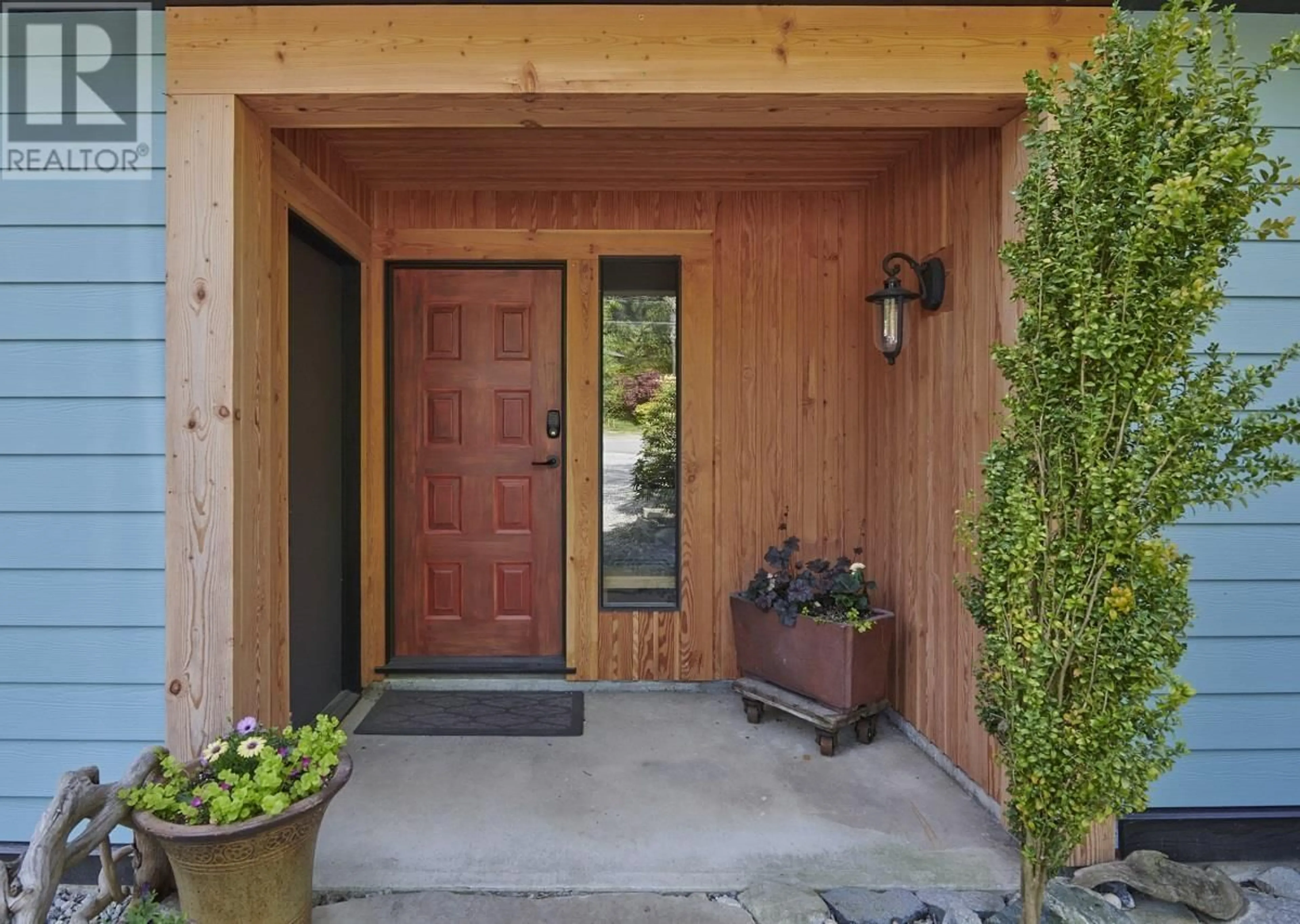 Indoor entryway for 1454 DAVIDSON ROAD, Gibsons British Columbia V0N1V6