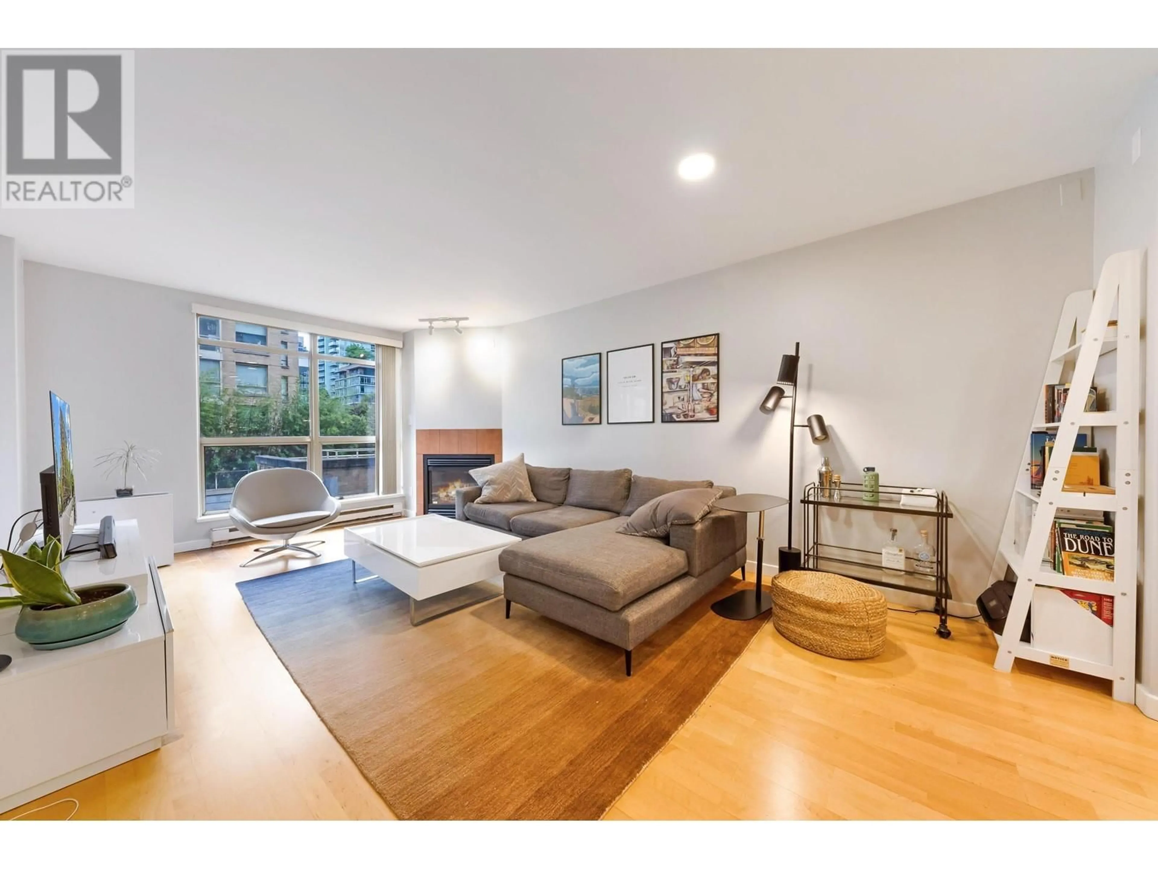 Living room with furniture, unknown for 508 - 819 HAMILTON STREET, Vancouver British Columbia V6B6M2