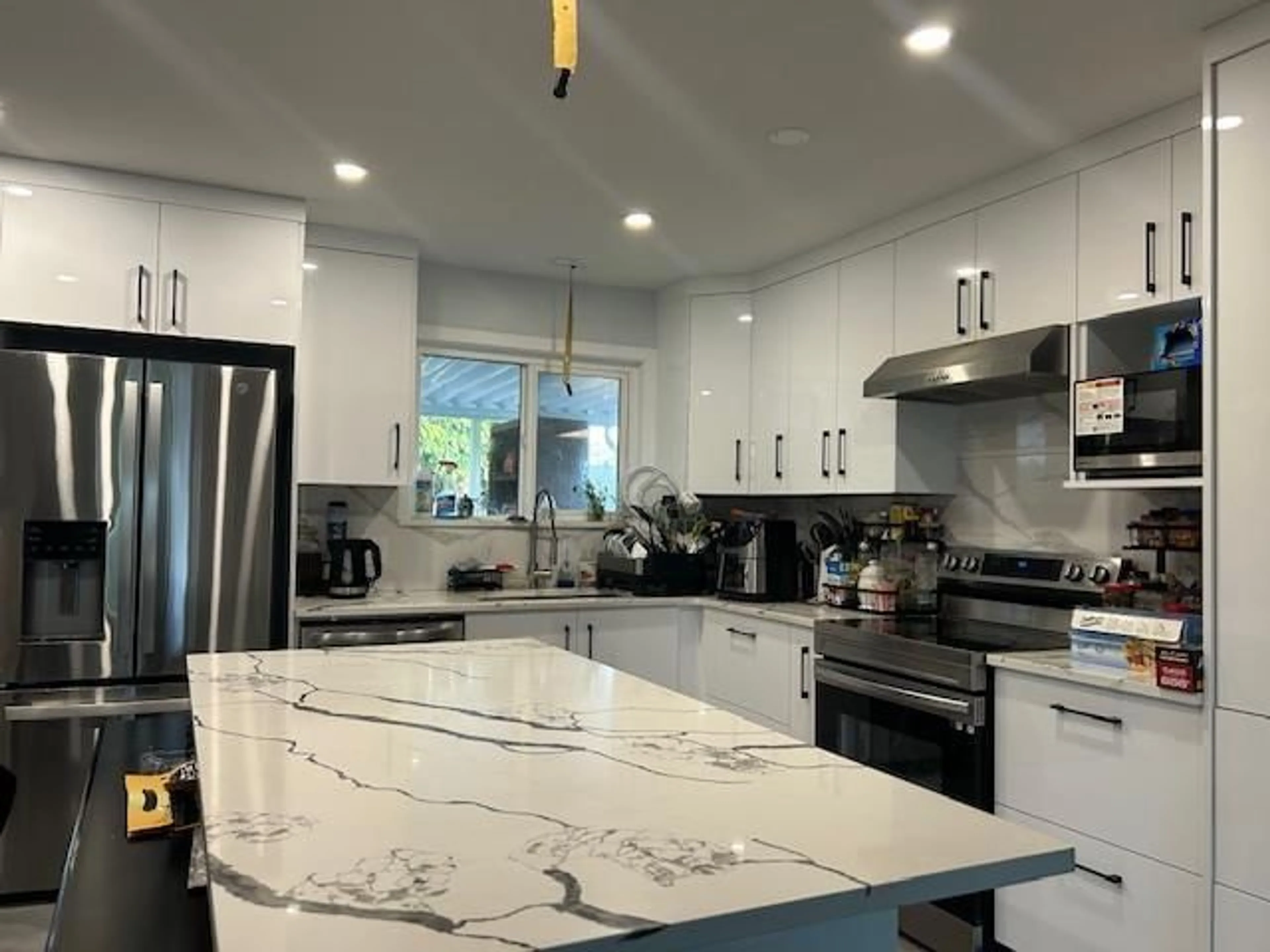 Open concept kitchen, ceramic/tile floor for 27522 31A, Langley British Columbia V4W3L2