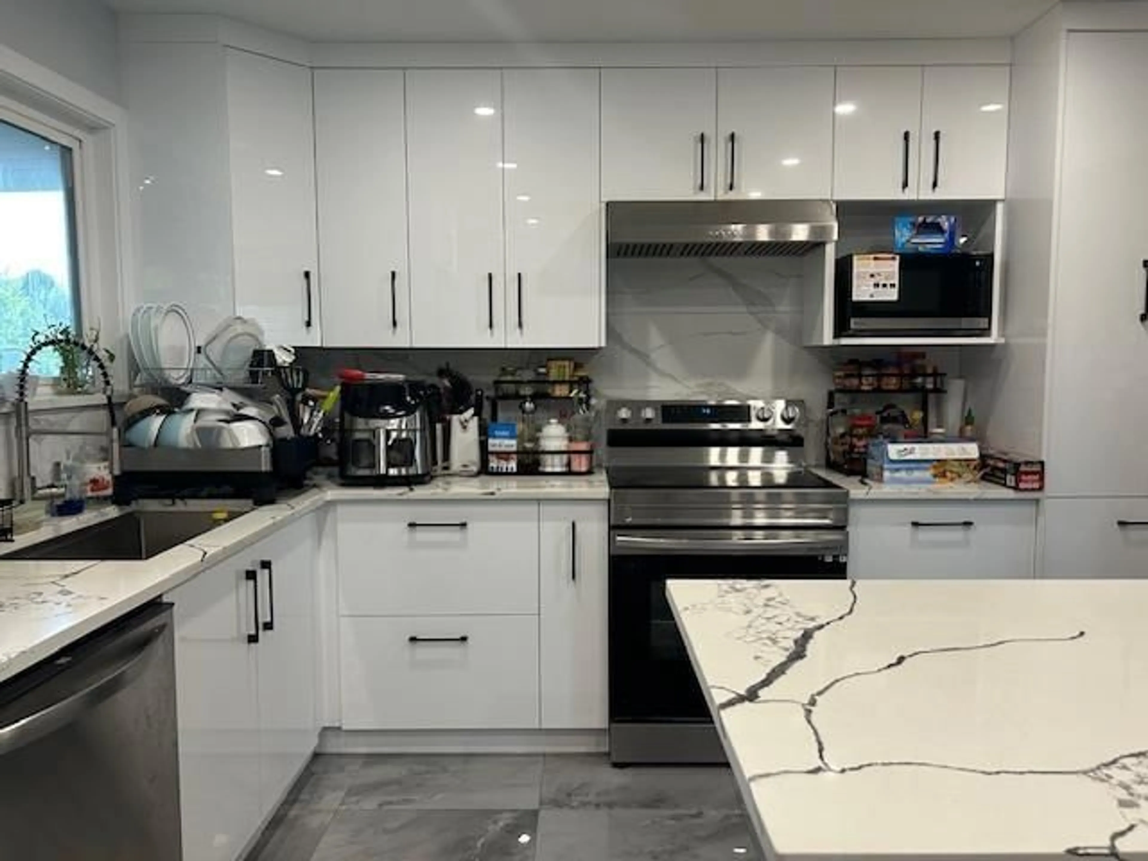 Contemporary kitchen, ceramic/tile floor for 27522 31A, Langley British Columbia V4W3L2