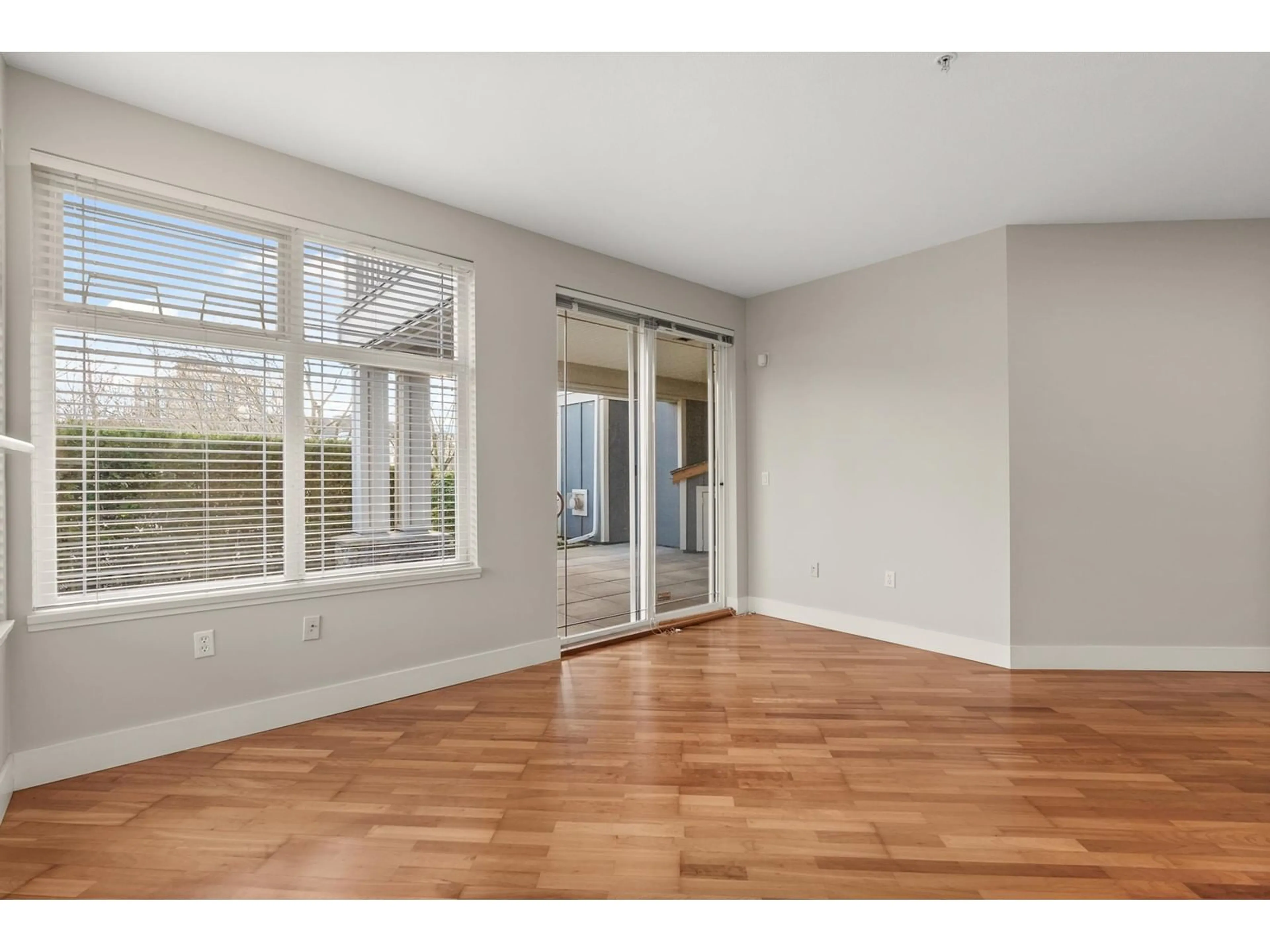 A pic of a room for 107 - 15392 16A, Surrey British Columbia V4A1S9