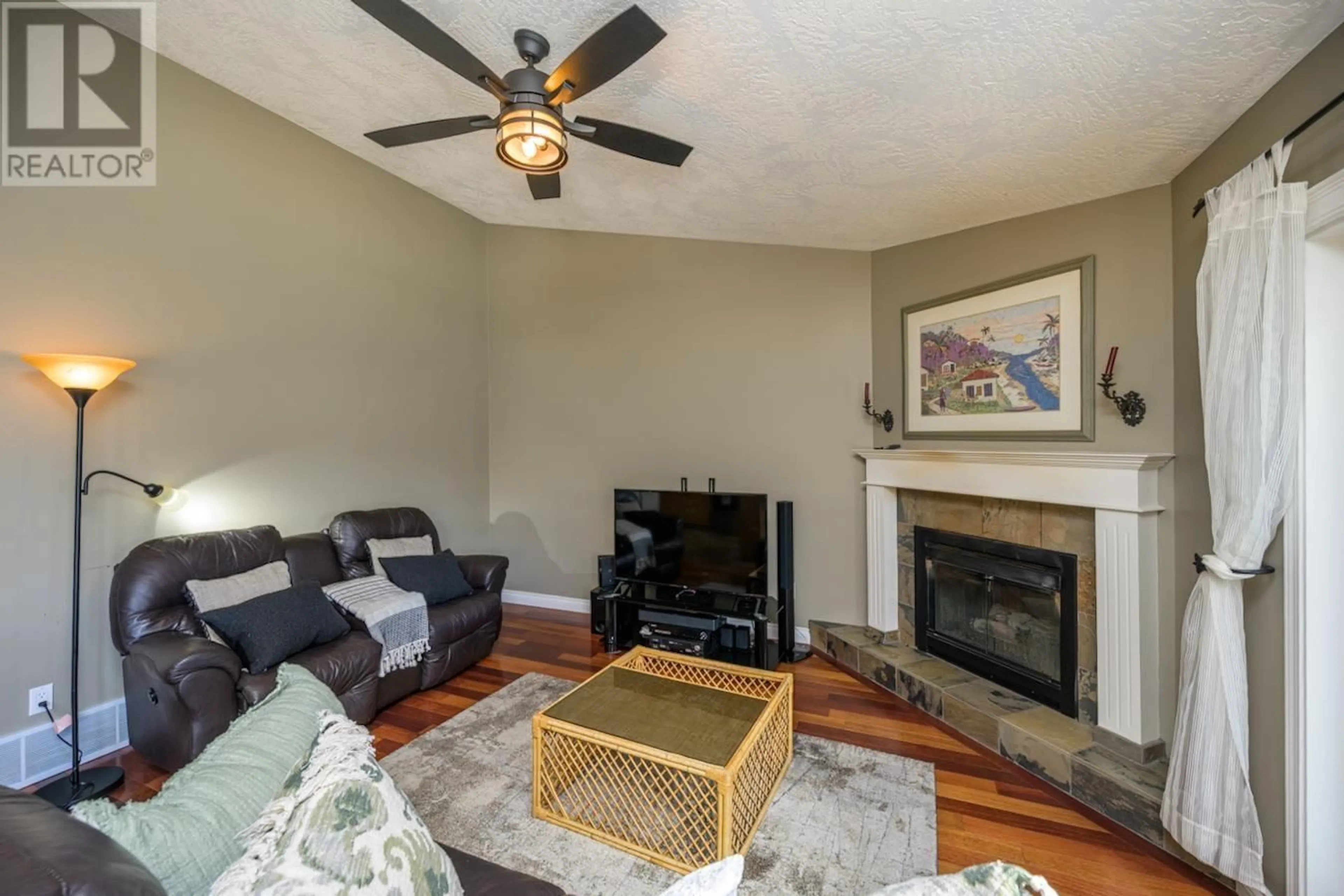 Living room with furniture, unknown for 3219 ST FRANCES CRESCENT, Prince George British Columbia V2N5A3