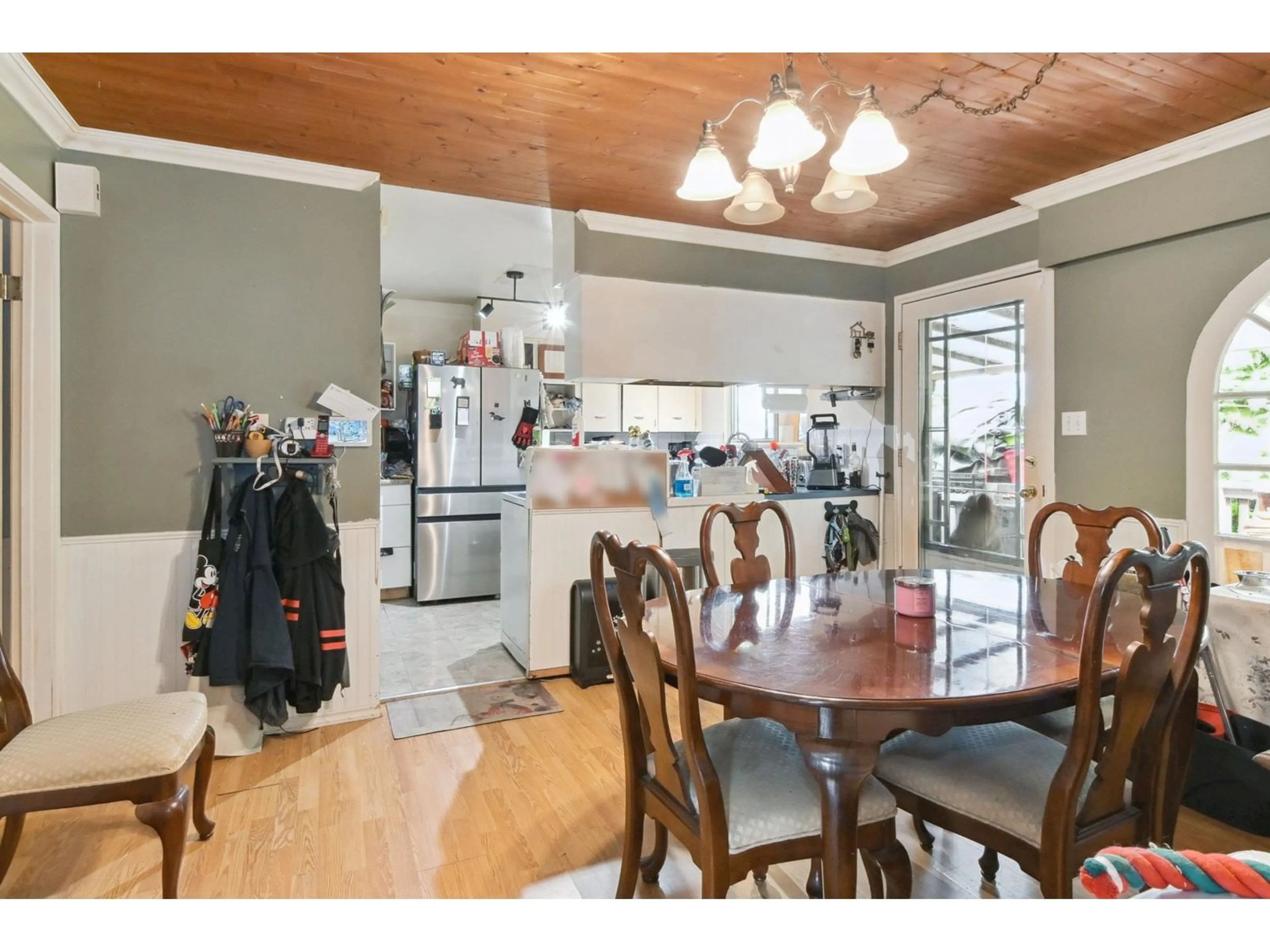 Open concept kitchen, wood/laminate floor for 14093 PARK, Surrey British Columbia V3R5N6