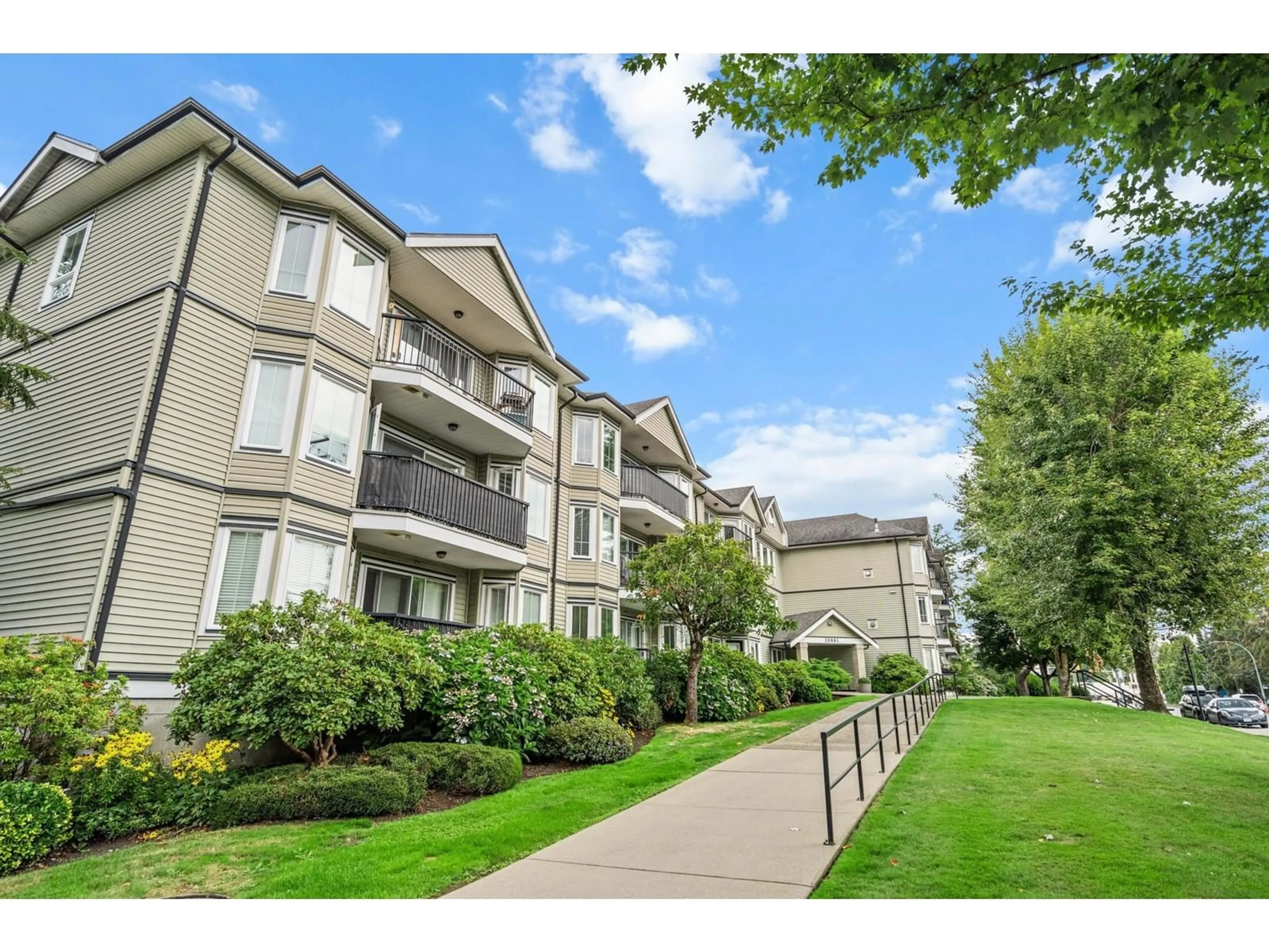 Patio, mountain view for 208 - 20881 56, Langley British Columbia V3A3Z3