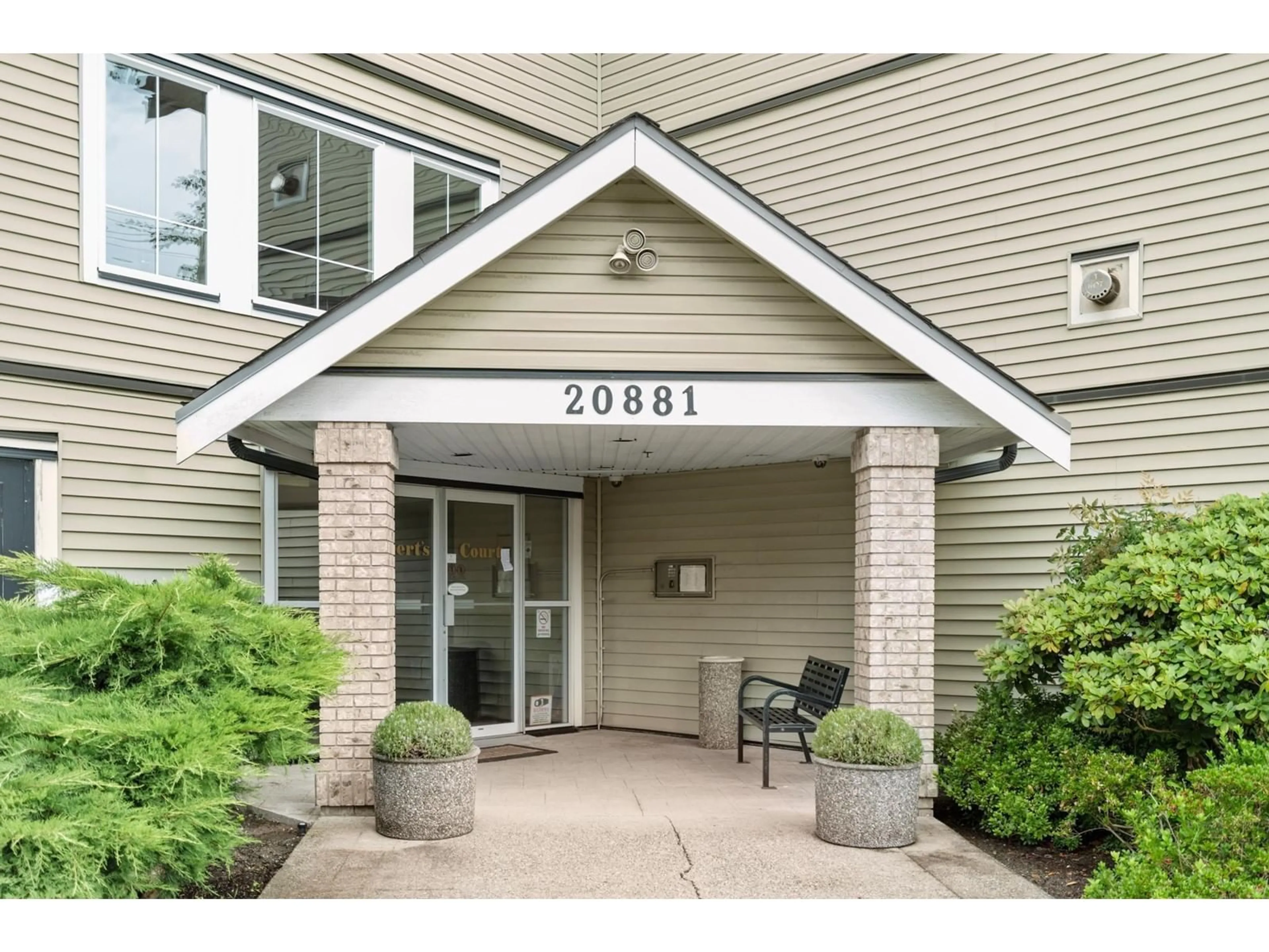 Indoor foyer for 208 - 20881 56, Langley British Columbia V3A3Z3