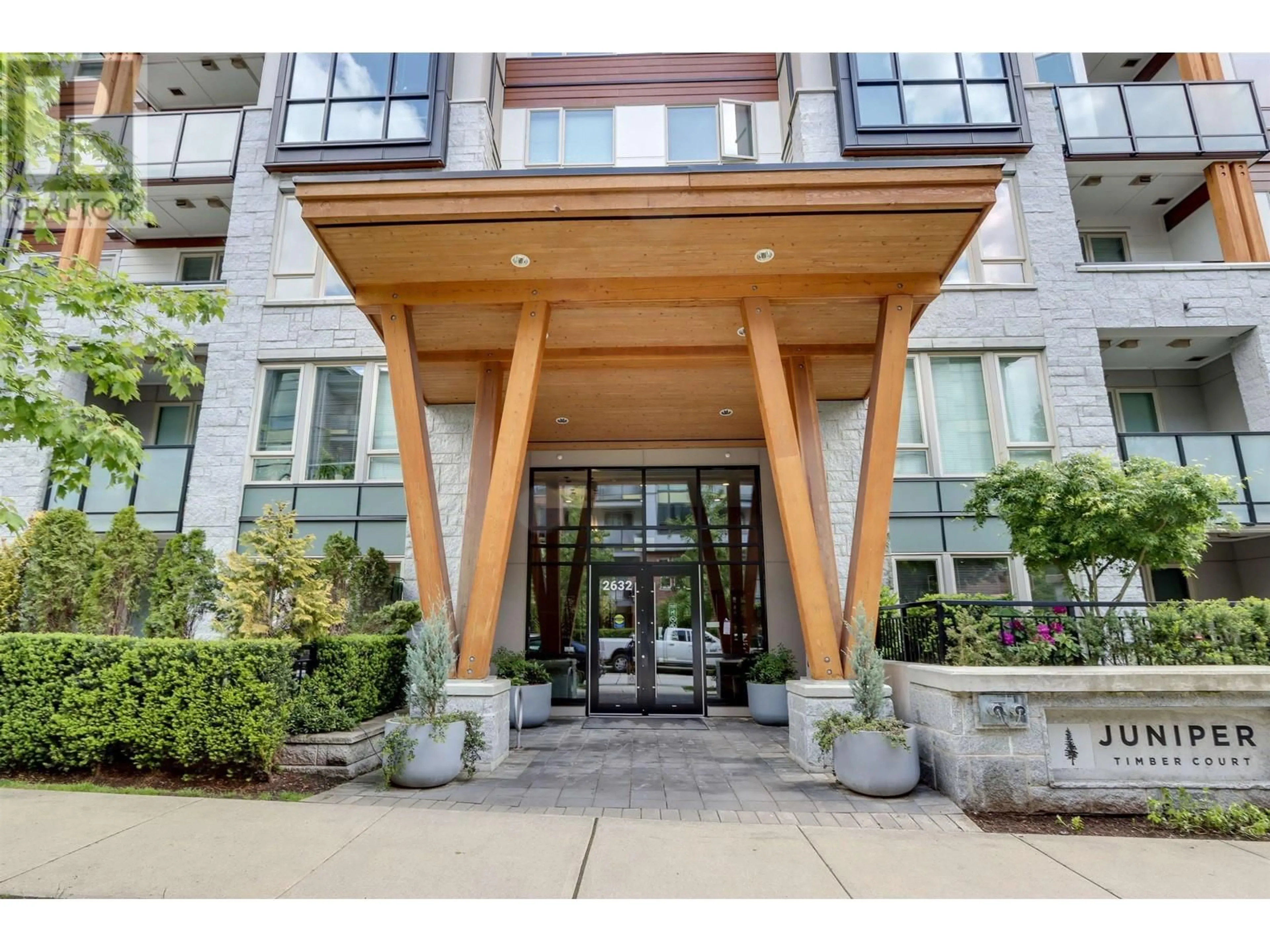 Indoor foyer for 201 - 2632 LIBRARY LANE, North Vancouver British Columbia V7J0B8