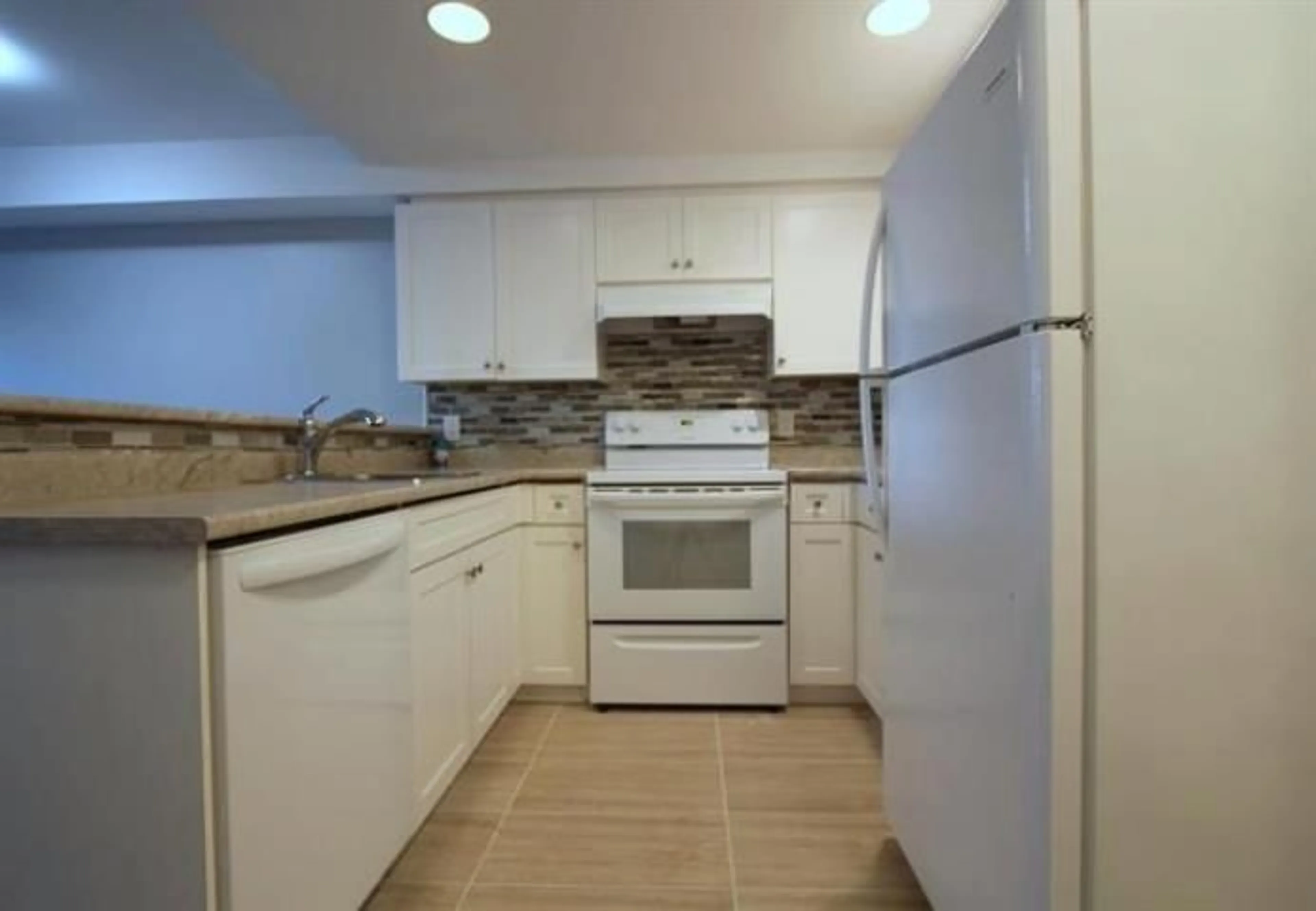Standard kitchen, unknown for 109 - 45702 WATSON ROAD, Chilliwack British Columbia V2R3E6