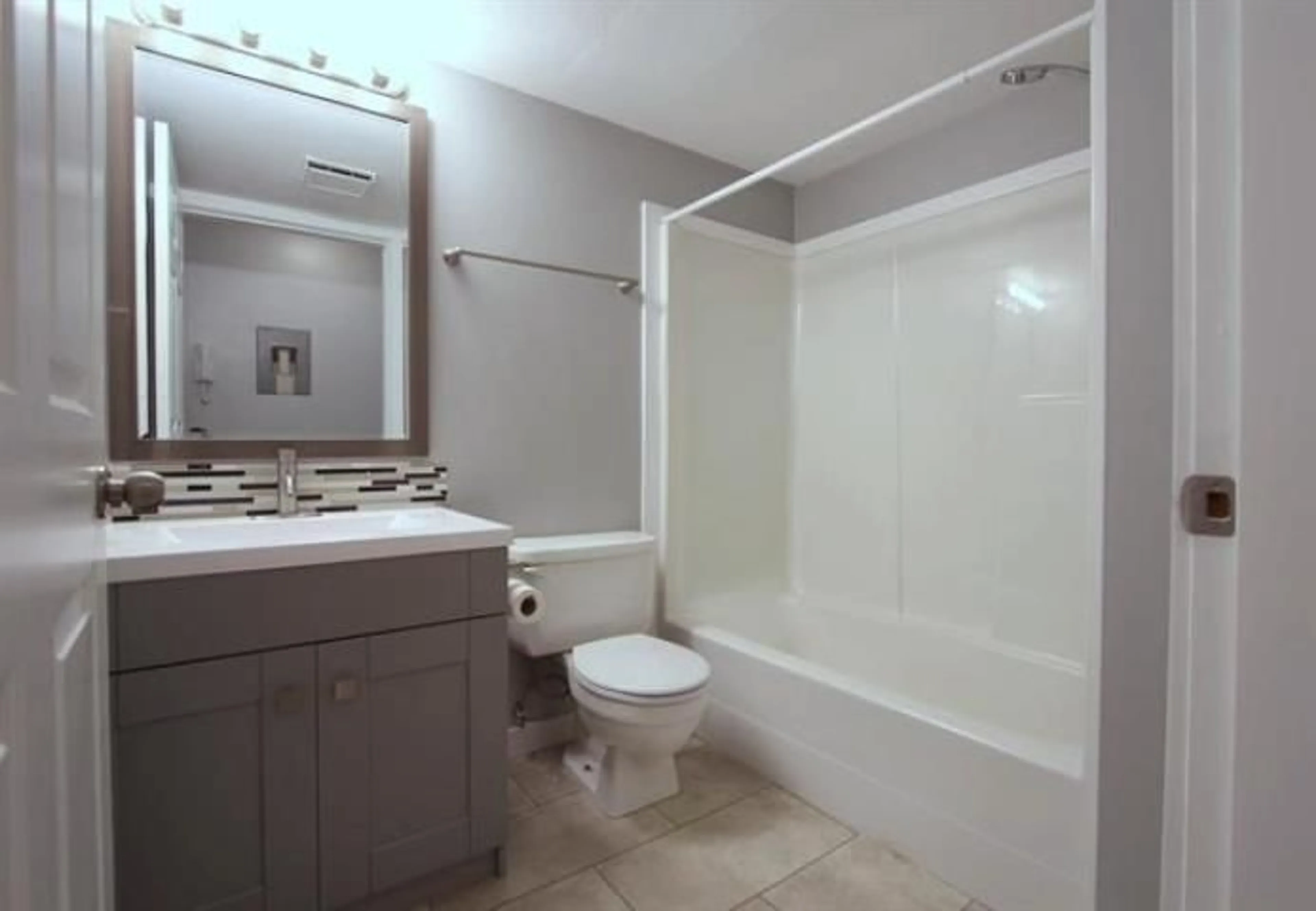 Standard bathroom, unknown for 109 - 45702 WATSON ROAD, Chilliwack British Columbia V2R3E6