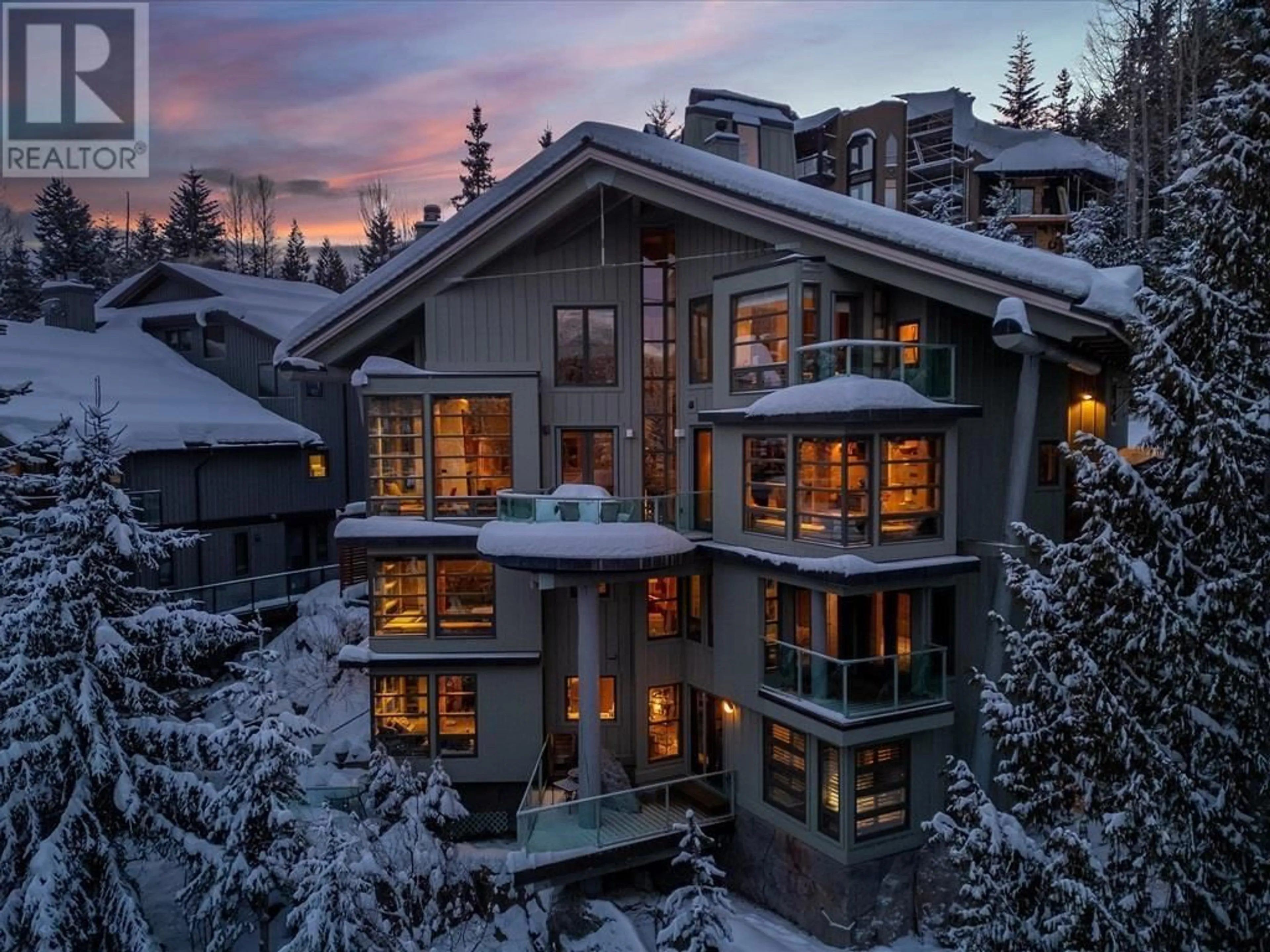 A pic from outside/outdoor area/front of a property/back of a property/a pic from drone, mountain view for 3359 OSPREY PLACE, Whistler British Columbia V8E0B8