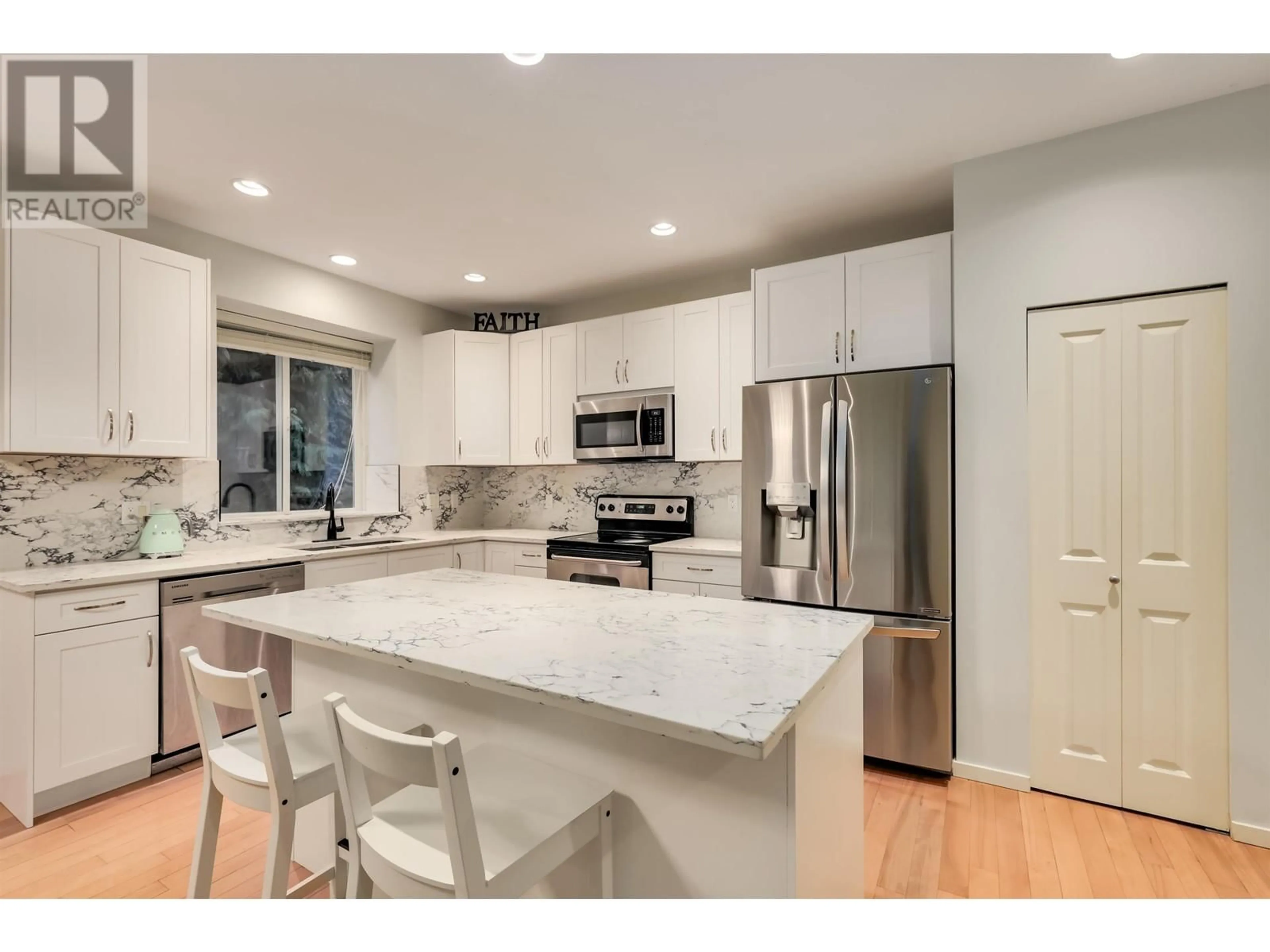 Open concept kitchen, unknown for 513 FOREST PARK WAY, Port Moody British Columbia V3H5M5