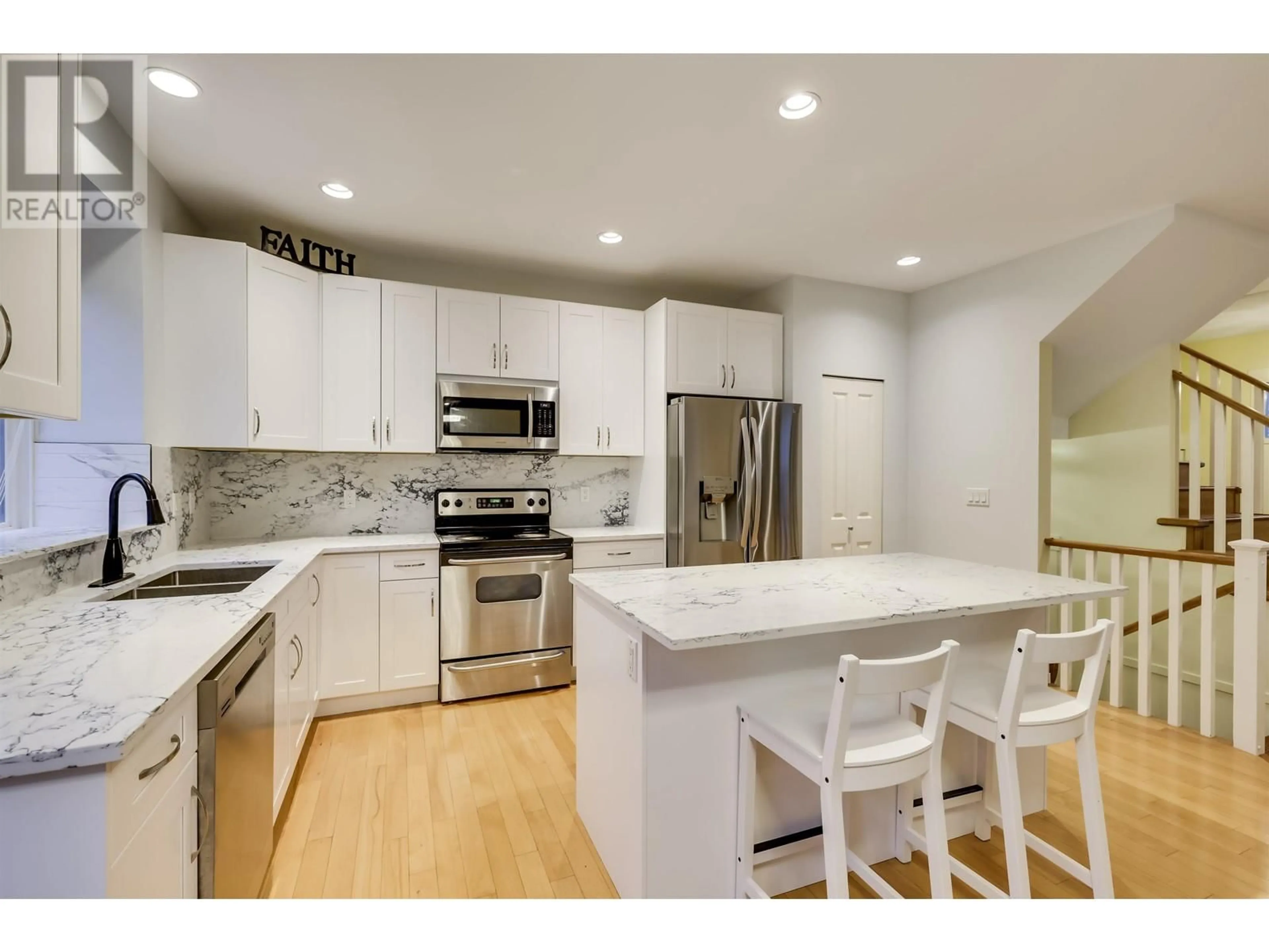Open concept kitchen, unknown for 513 FOREST PARK WAY, Port Moody British Columbia V3H5M5