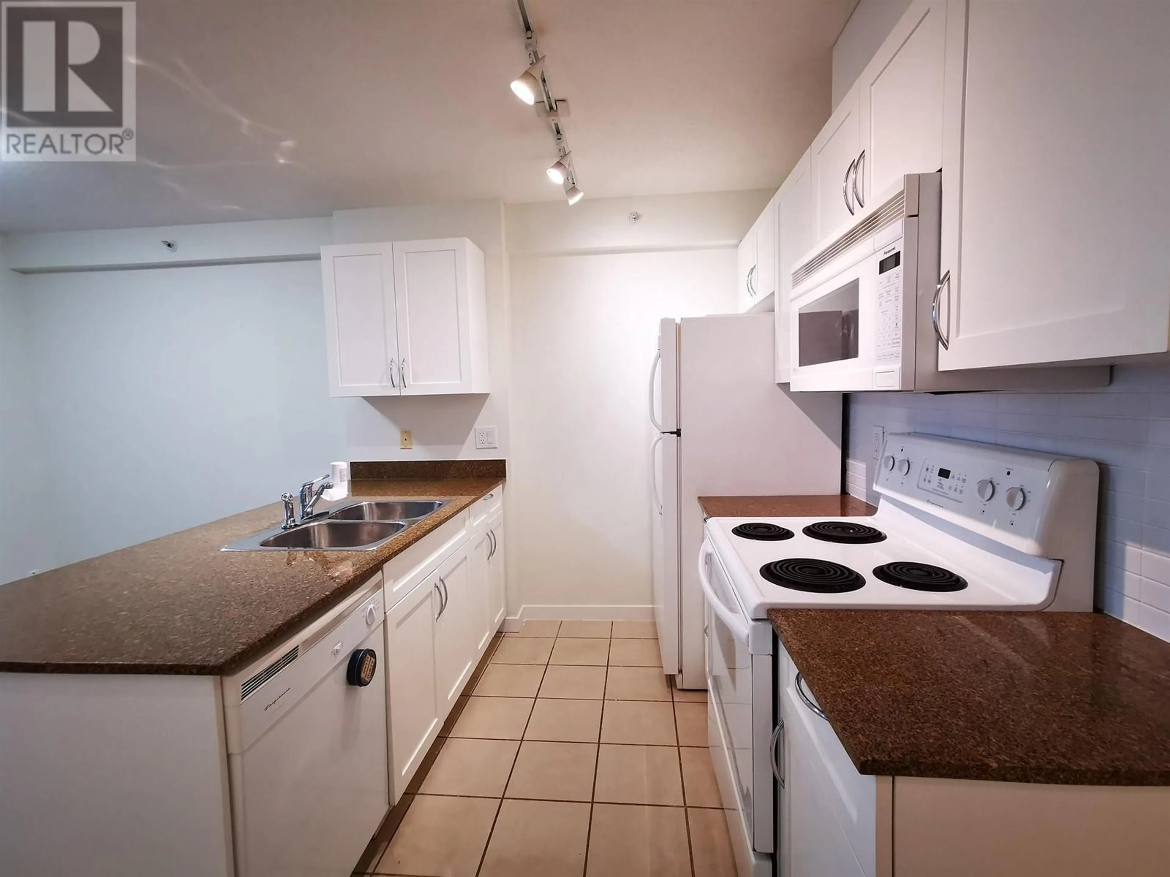 Standard kitchen, unknown for 1712 - 938 SMITHE STREET, Vancouver British Columbia V6Z3H8