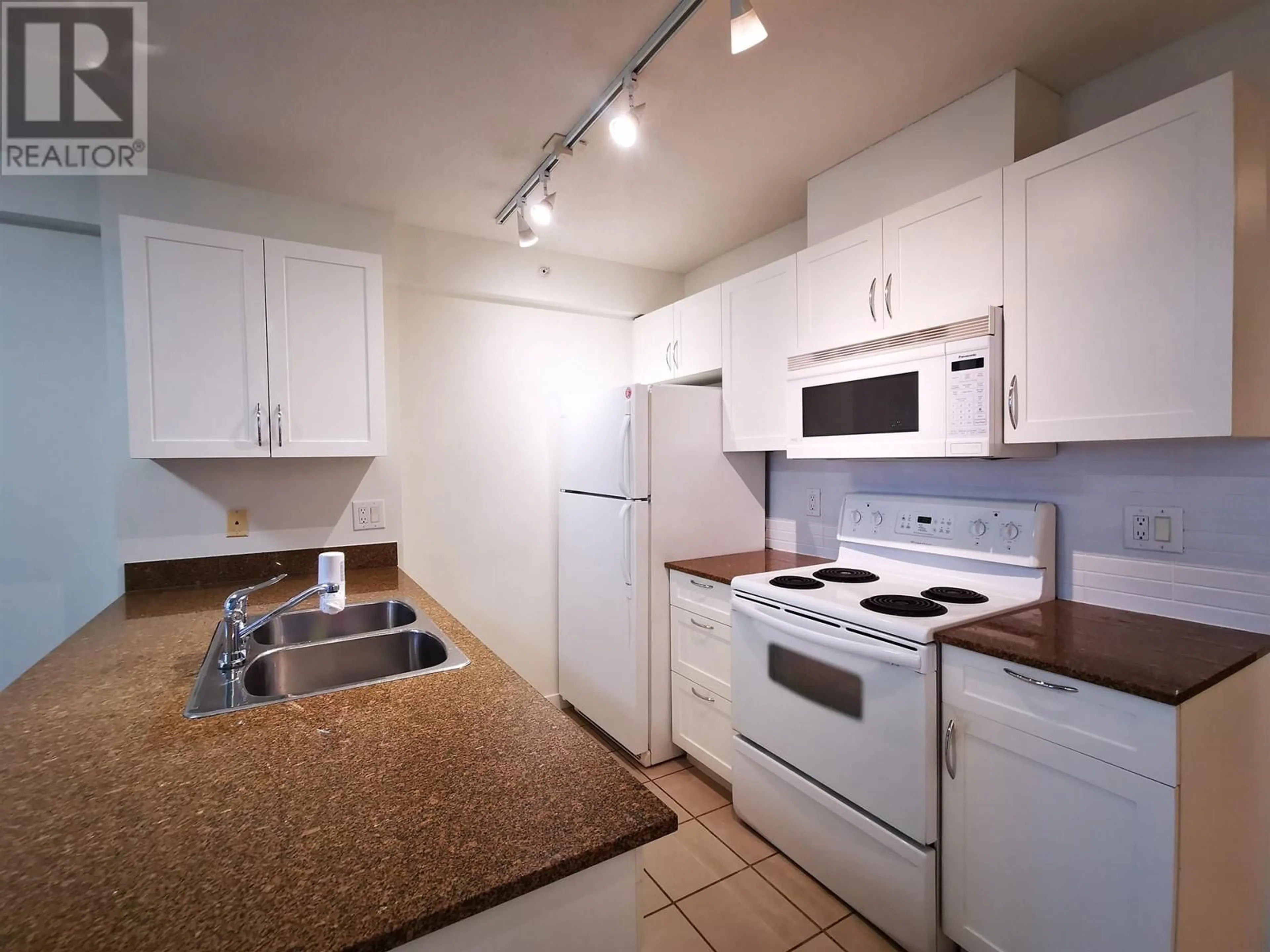 Standard kitchen, unknown for 1712 - 938 SMITHE STREET, Vancouver British Columbia V6Z3H8
