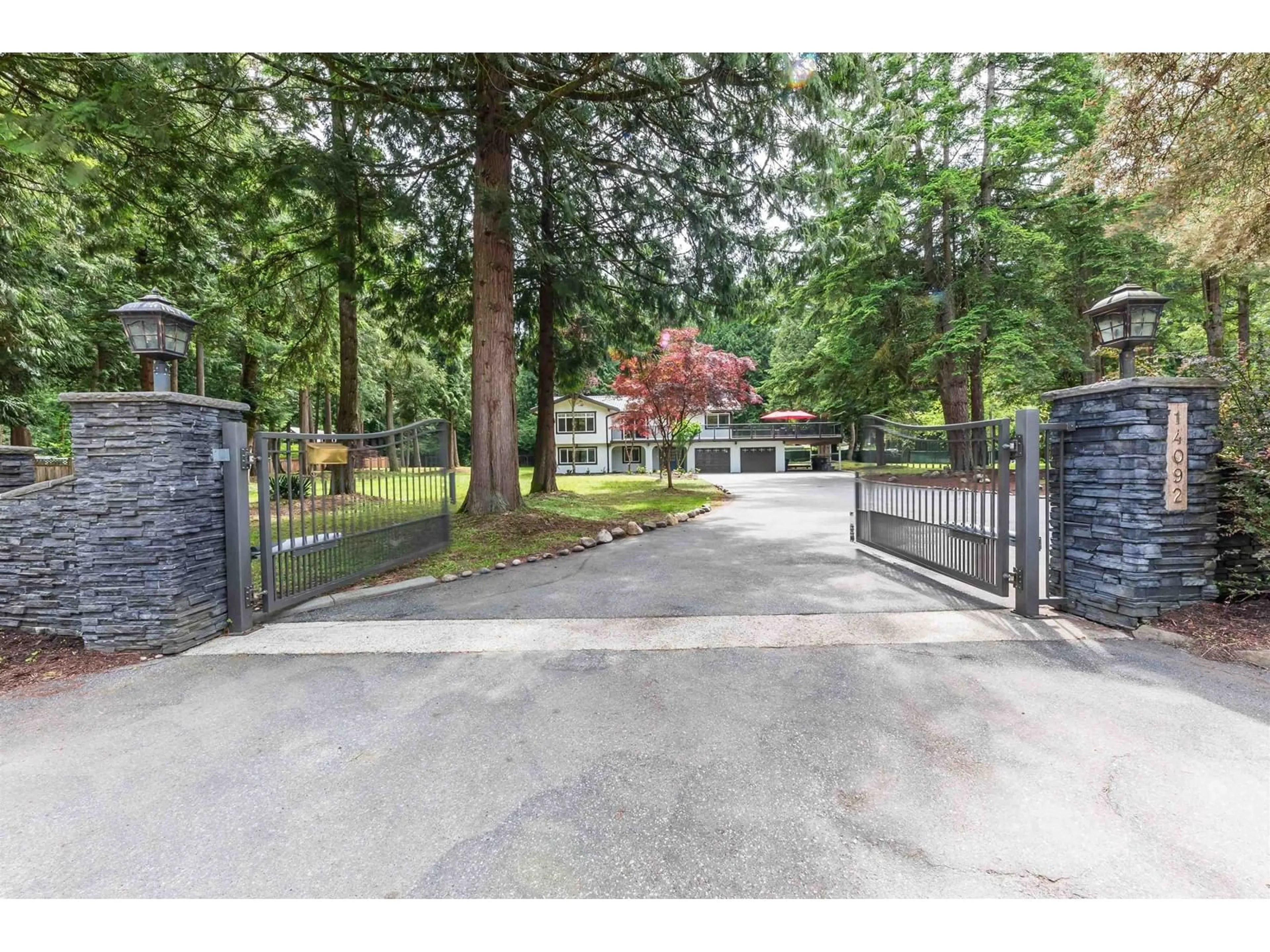 Unknown for 14092 CRESCENT, Surrey British Columbia V4P1L4