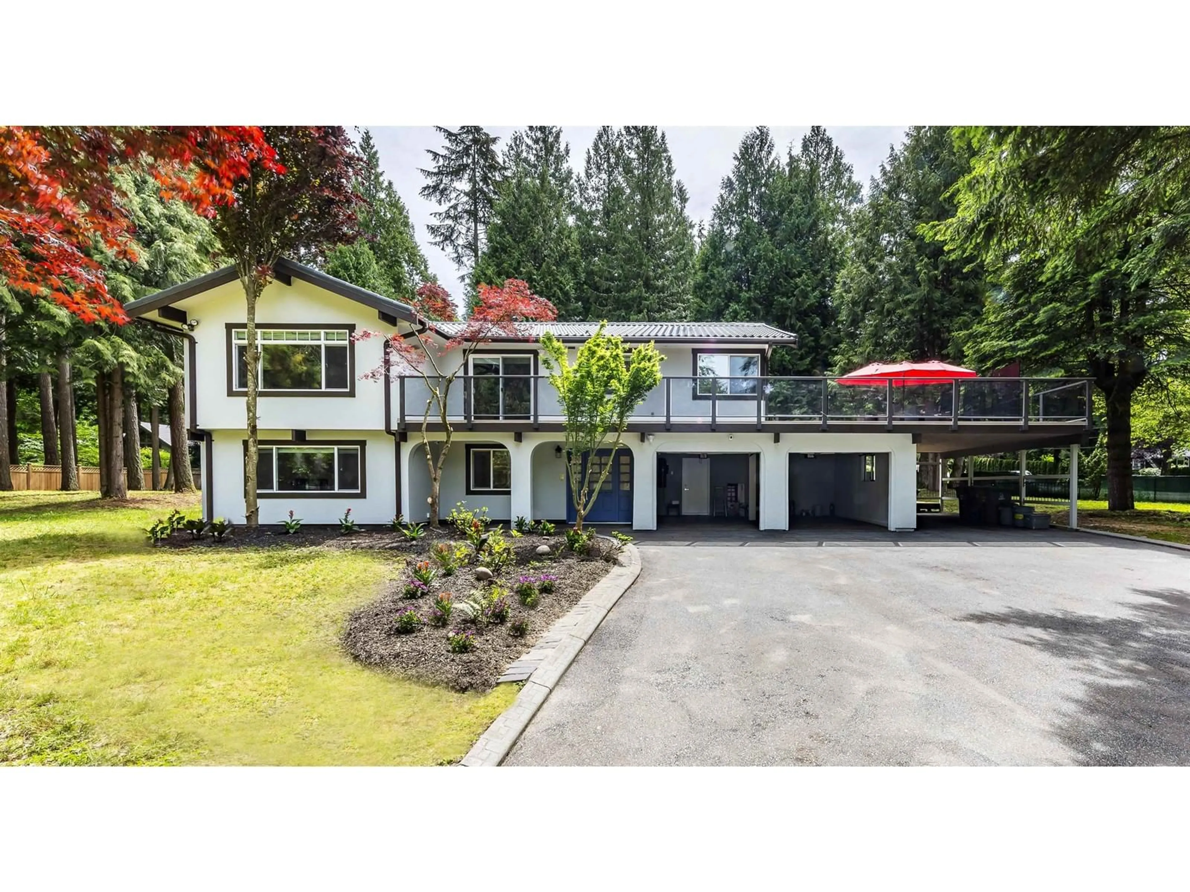 Home with vinyl exterior material, street for 14092 CRESCENT, Surrey British Columbia V4P1L4