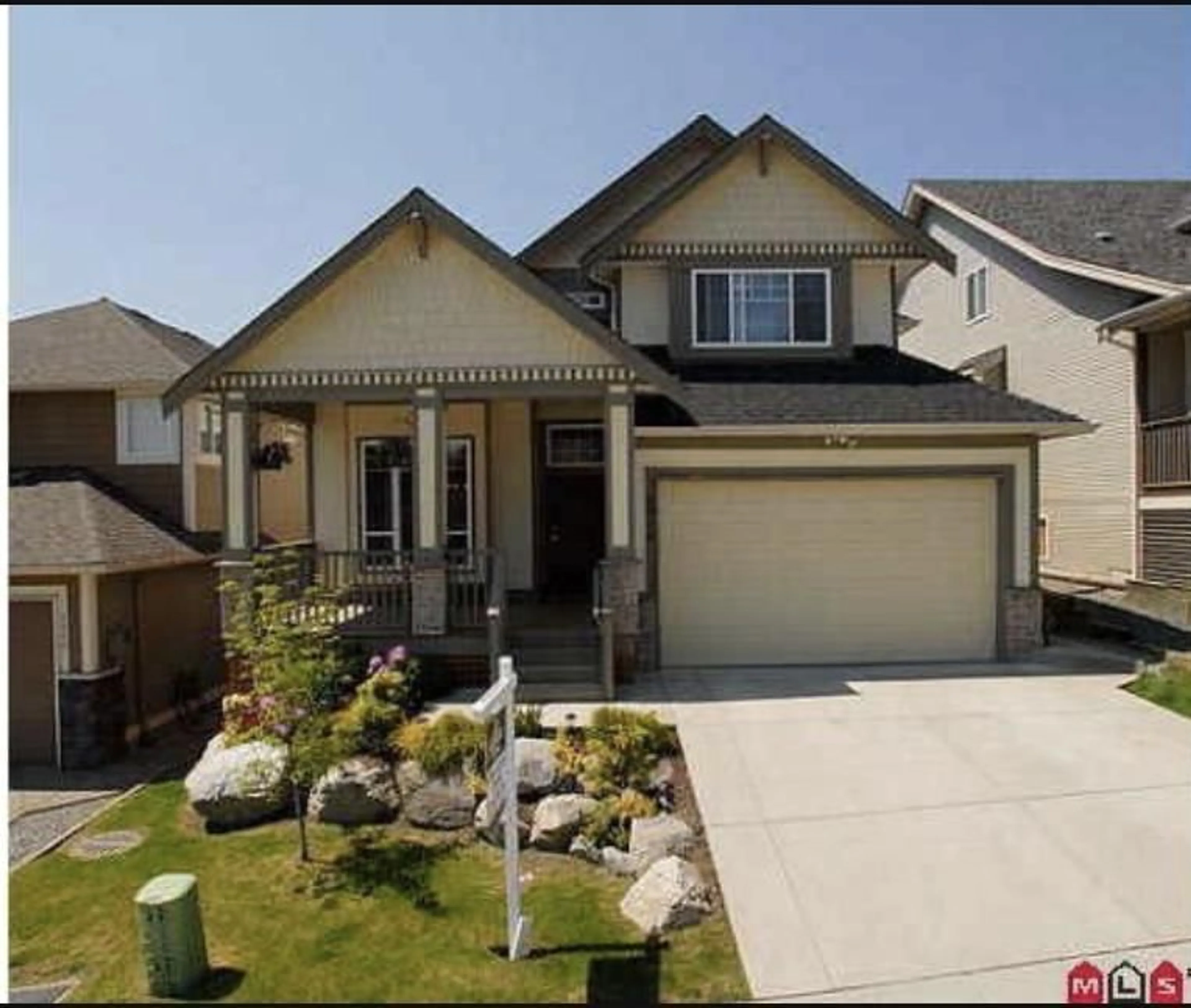 Home with vinyl exterior material, street for 6815 198B, Langley British Columbia V2Y3B8