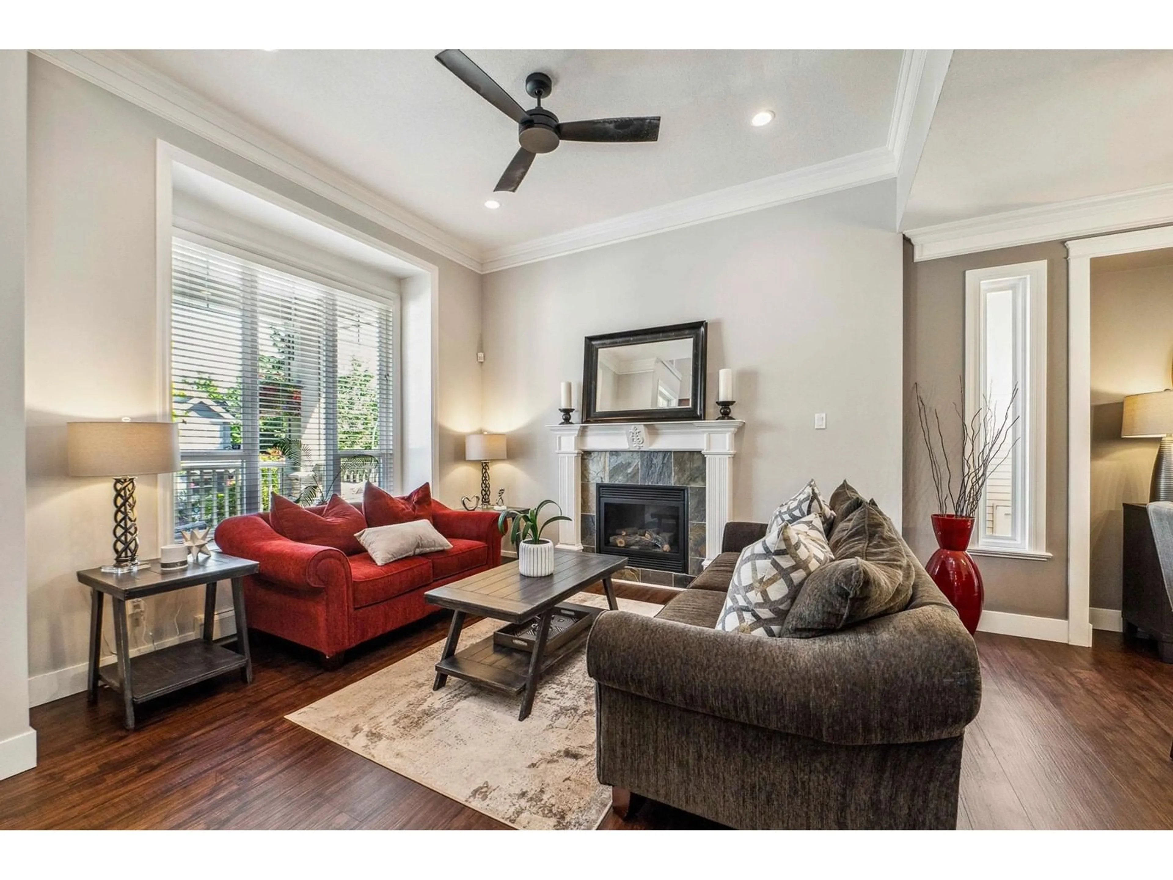 Living room with furniture, wood/laminate floor for 6815 198B, Langley British Columbia V2Y3B8