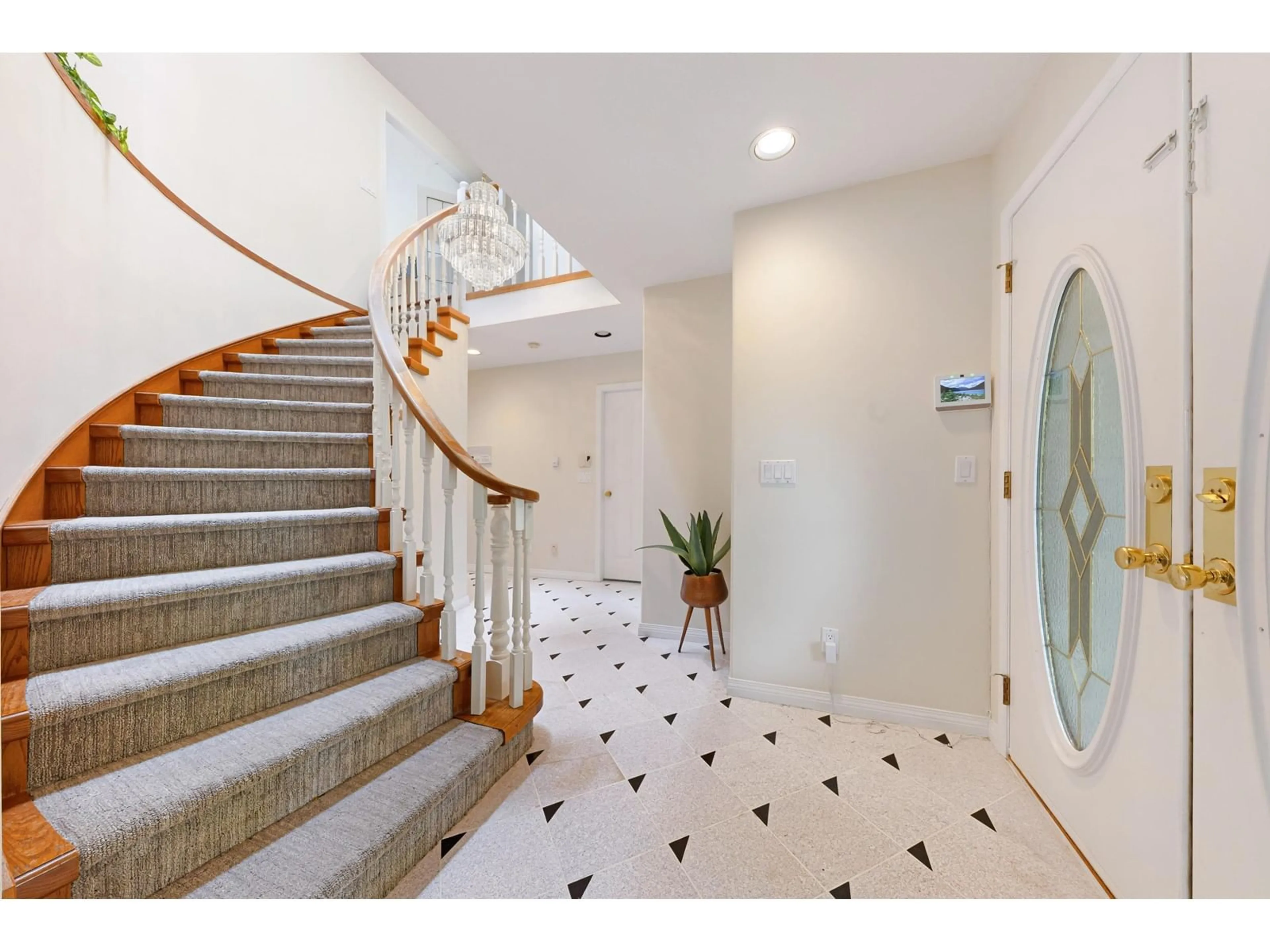 Indoor foyer for 20713 90, Langley British Columbia V1M2N4