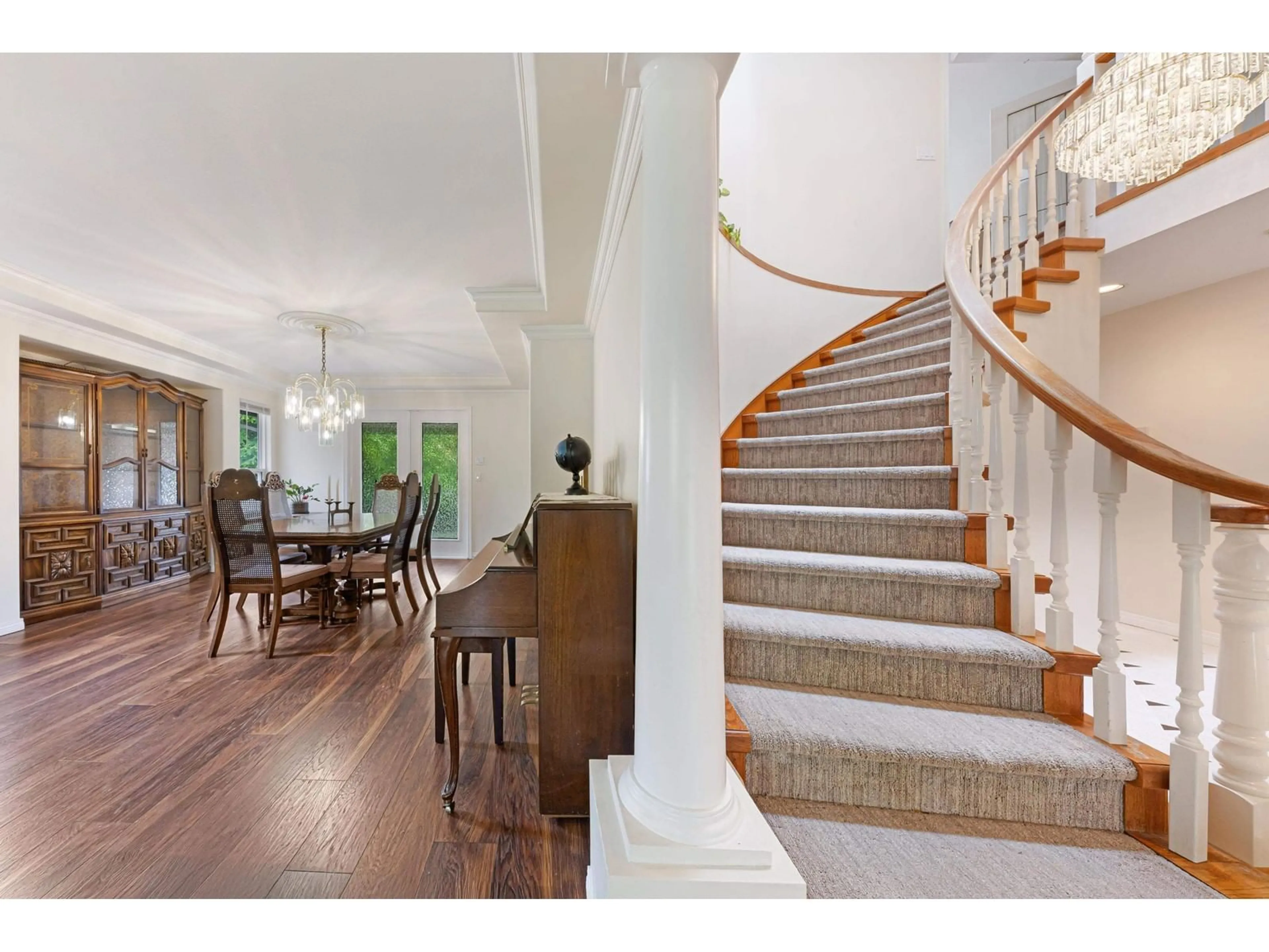 Indoor foyer for 20713 90, Langley British Columbia V1M2N4