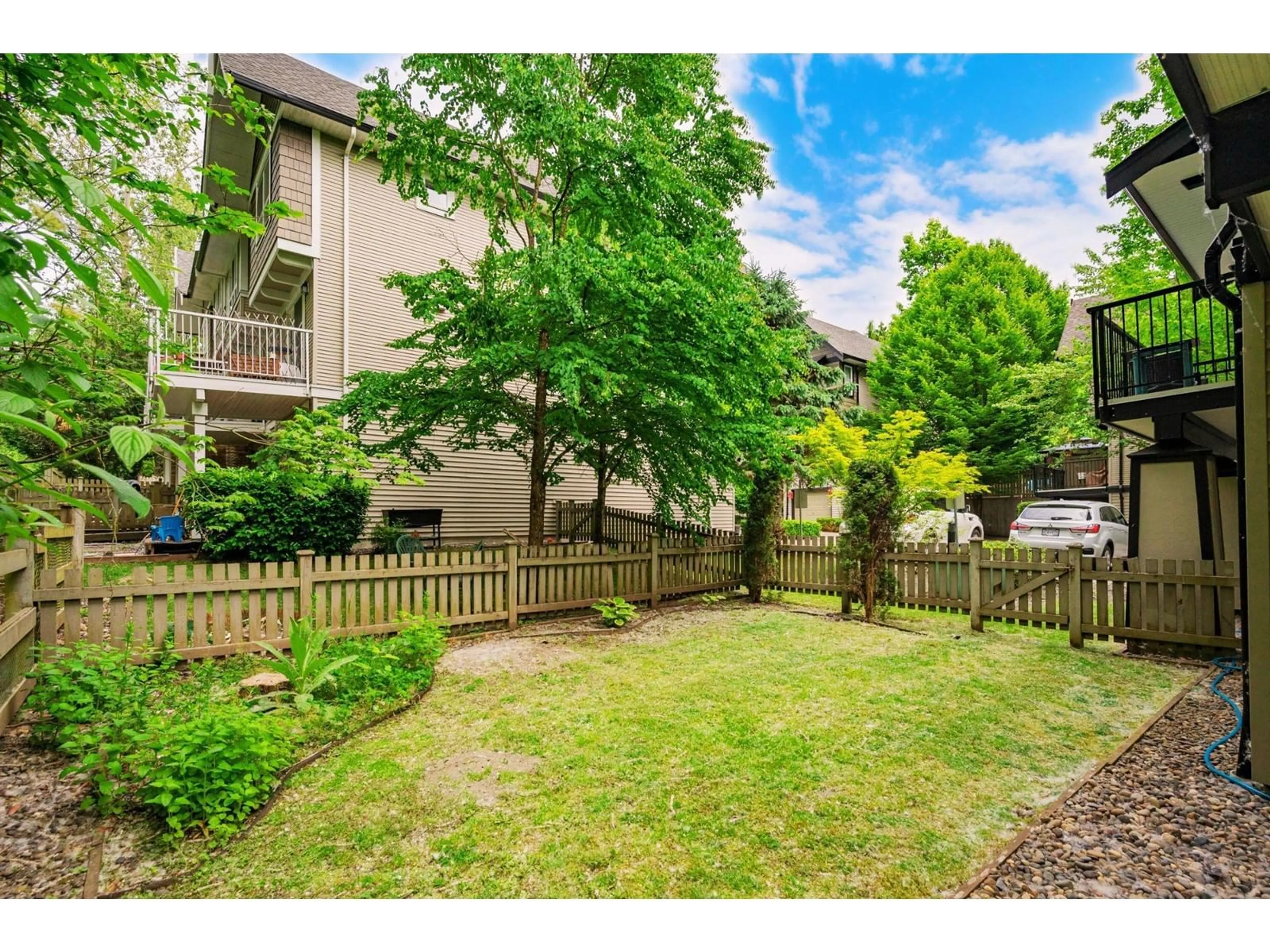 Patio, unknown for 75 - 6747 203, Langley British Columbia V2Y3B5