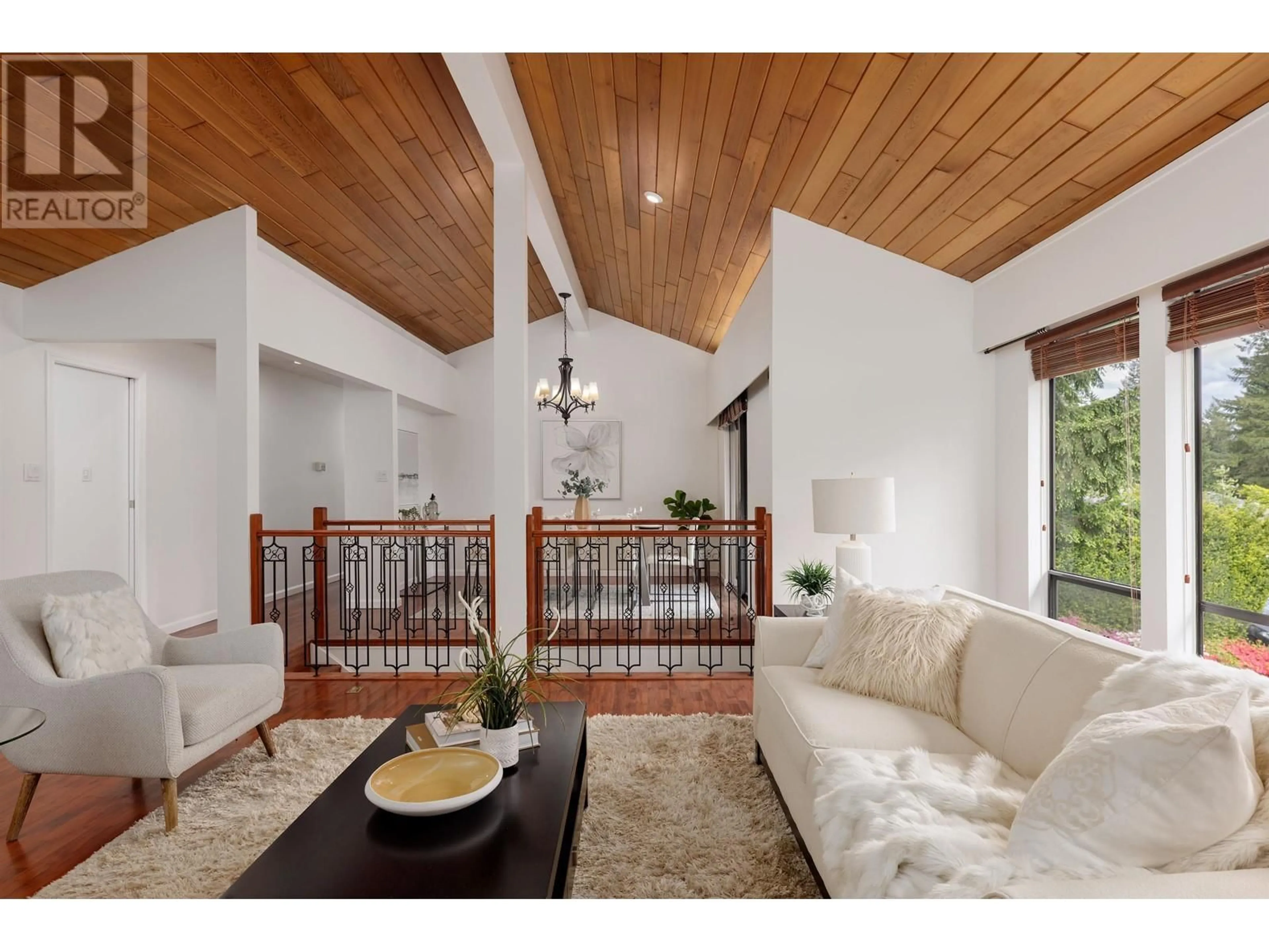 Living room with furniture, wood/laminate floor for 548 BRAEMAR ROAD, North Vancouver British Columbia V7N1R3