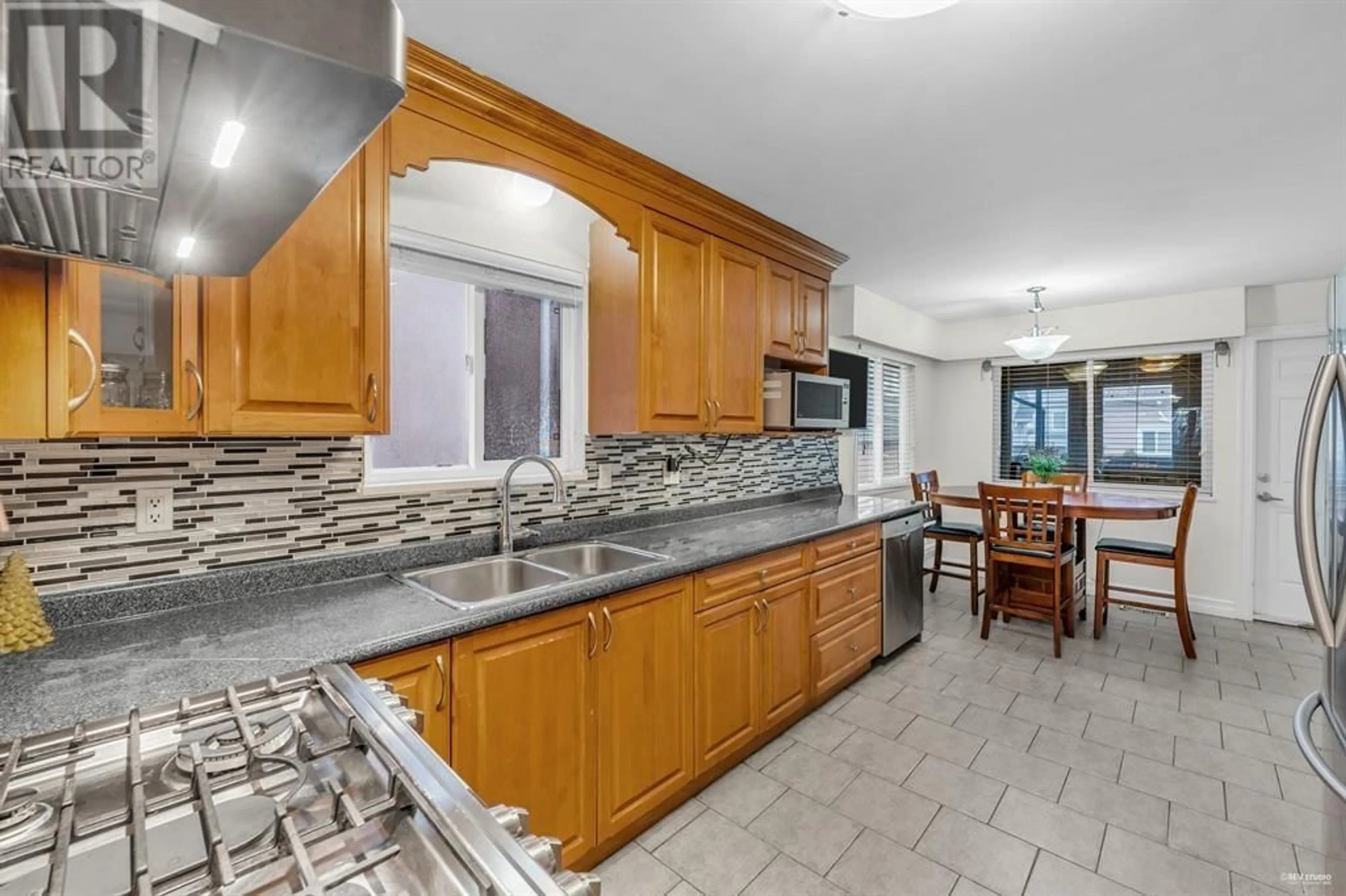 Open concept kitchen, ceramic/tile floor for 1237 64TH AVENUE, Vancouver British Columbia V5X2N8