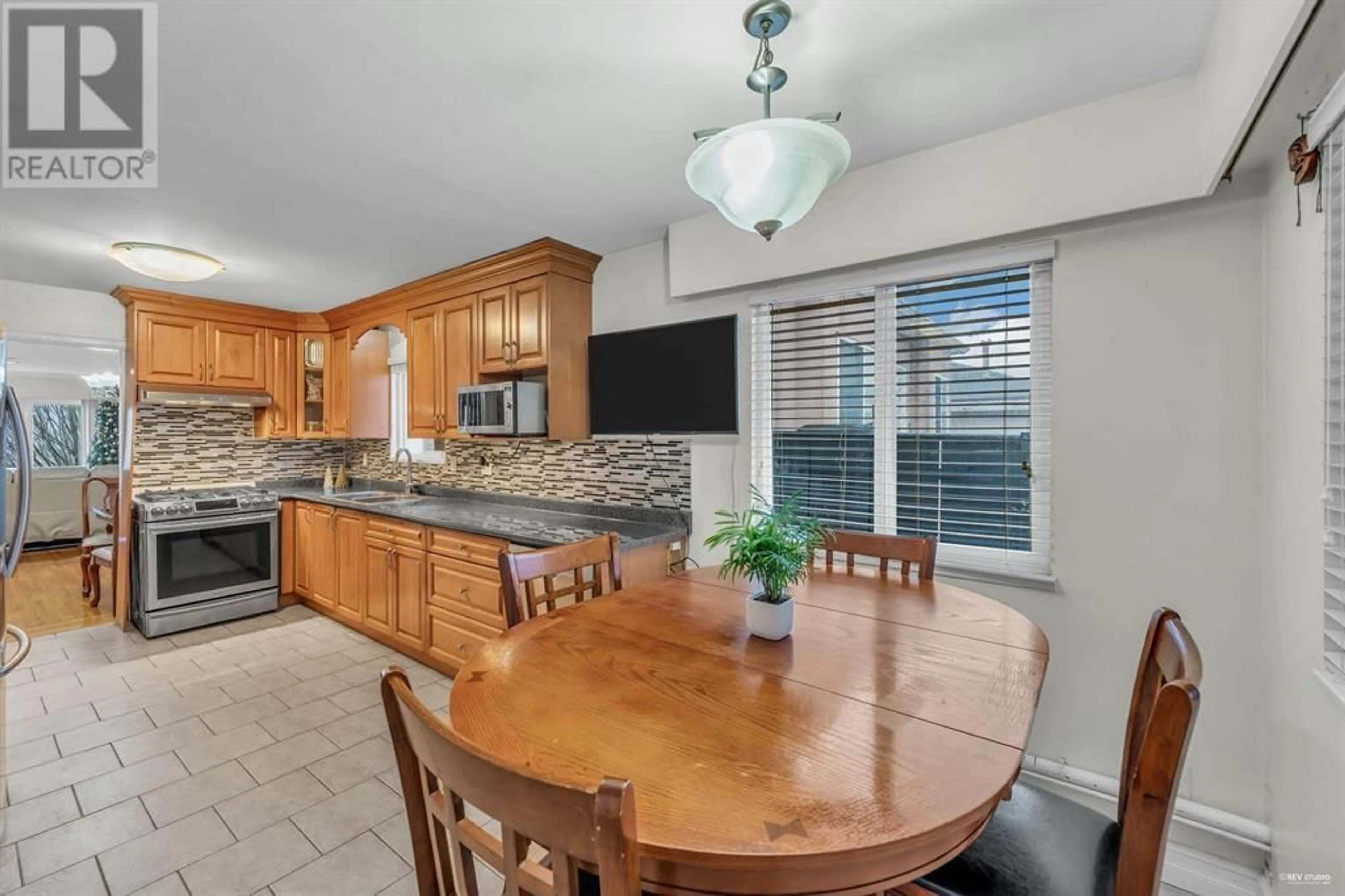 Open concept kitchen, ceramic/tile floor for 1237 64TH AVENUE, Vancouver British Columbia V5X2N8