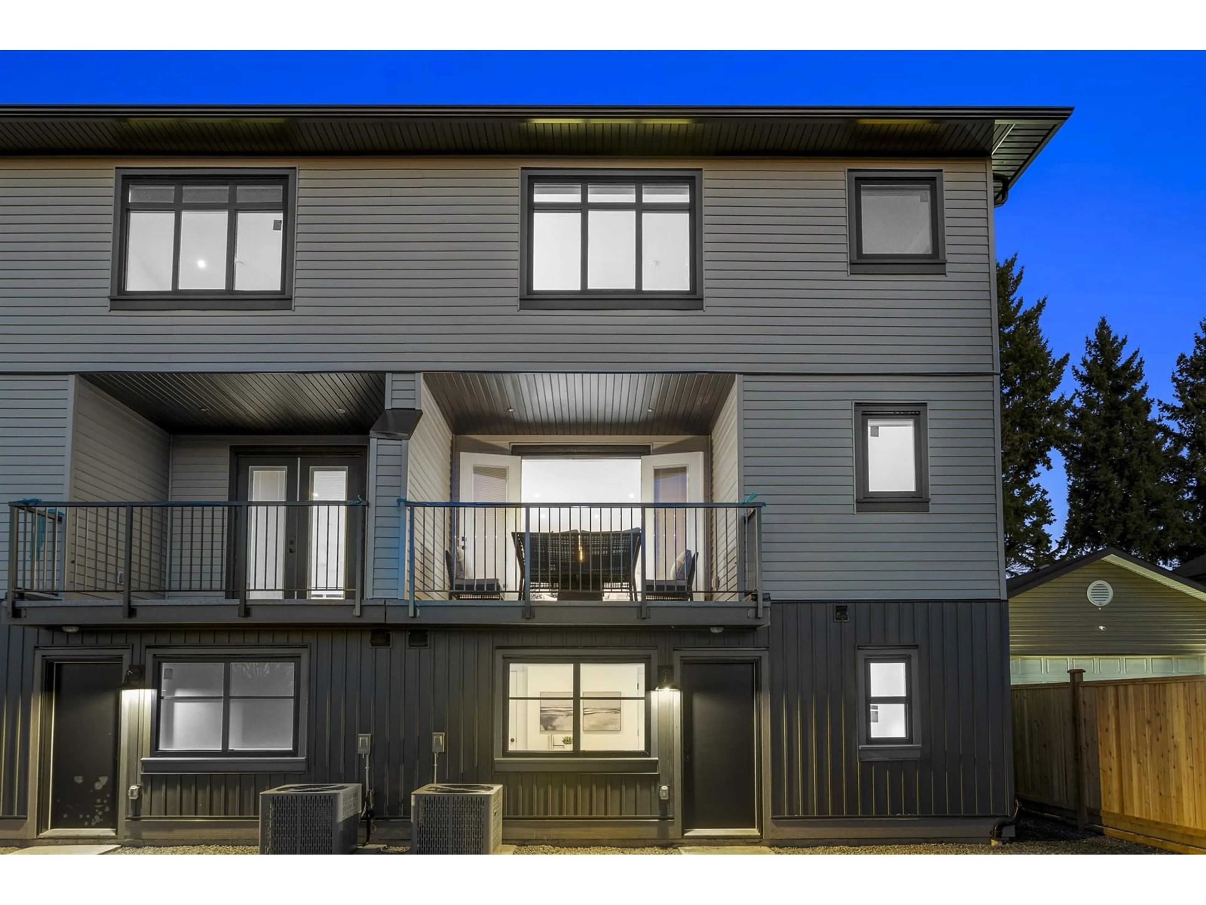 Home with vinyl exterior material, street for 2 - 33586 HUGGINS, Abbotsford British Columbia V2S3R4