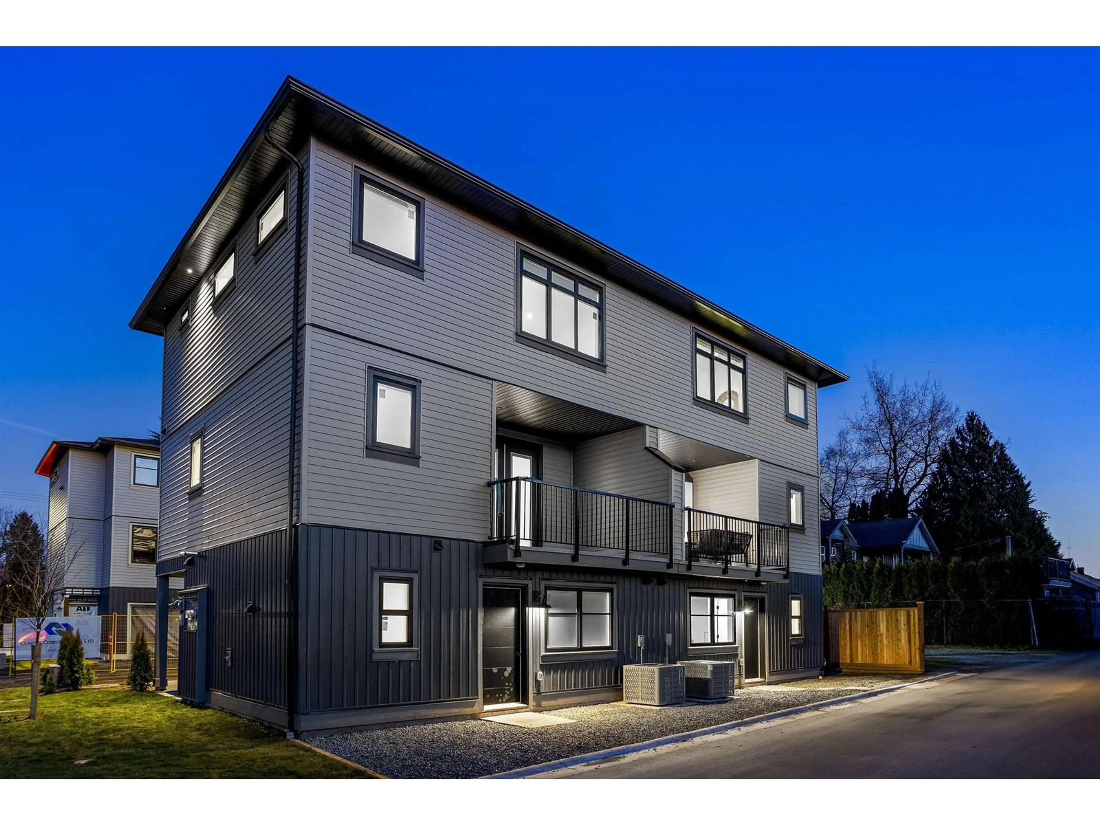 Home with brick exterior material, building for 2 - 33586 HUGGINS, Abbotsford British Columbia V2S3R4