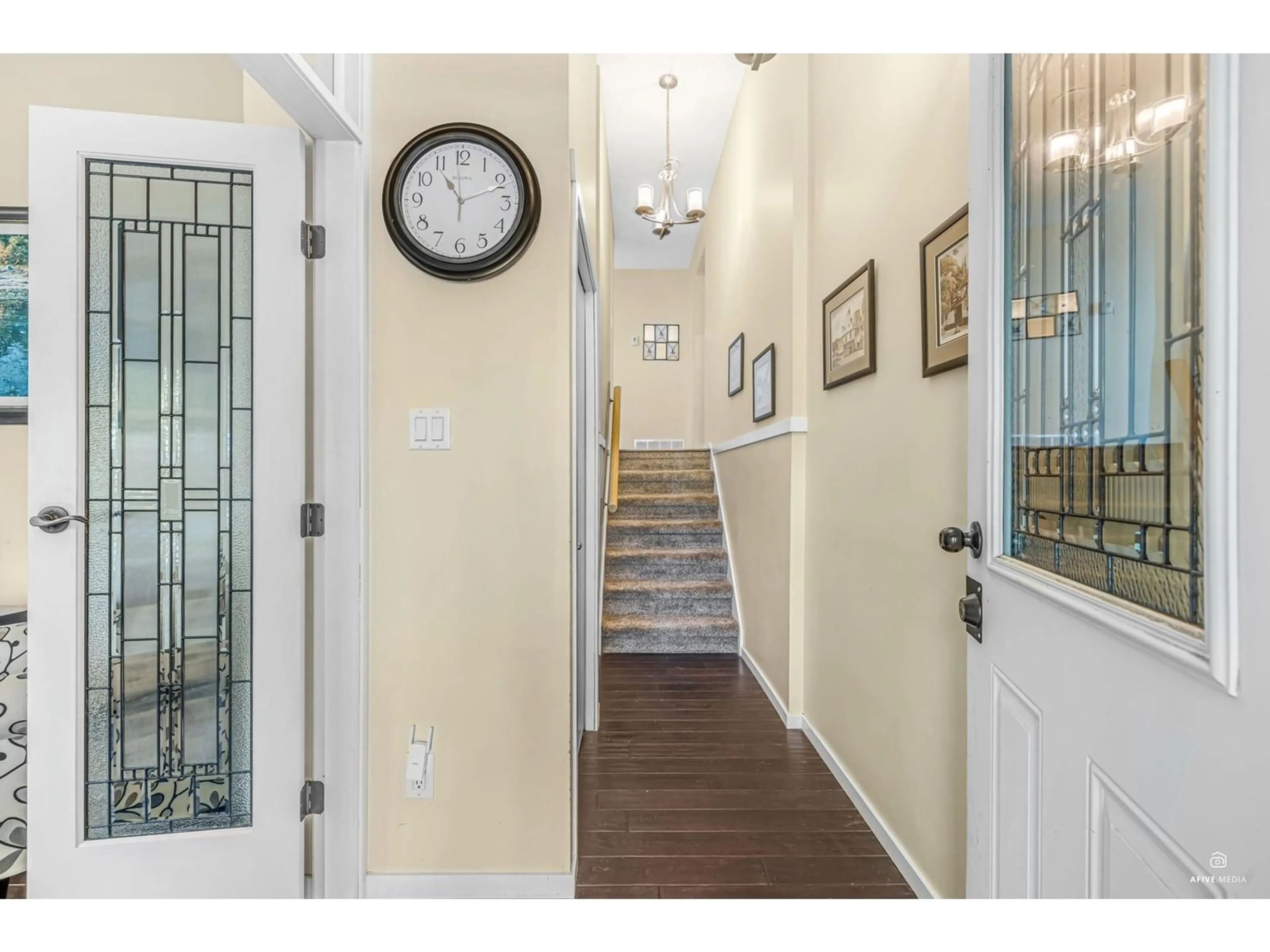 Indoor entryway for 13124 DOONE, Surrey British Columbia V3V6R8