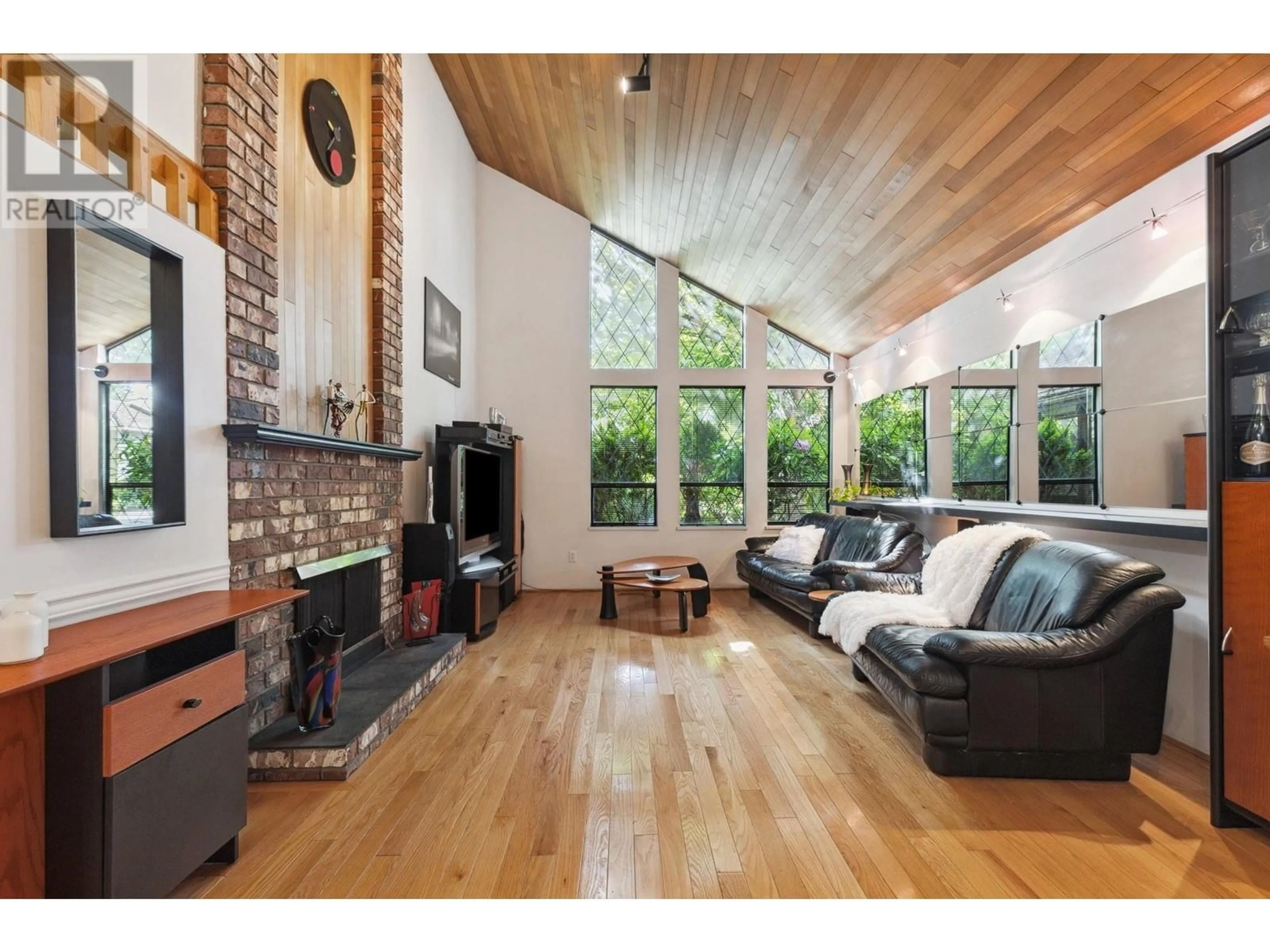 Living room with furniture, wood/laminate floor for 5195 SAPPHIRE PLACE, Richmond British Columbia V7C4Z9