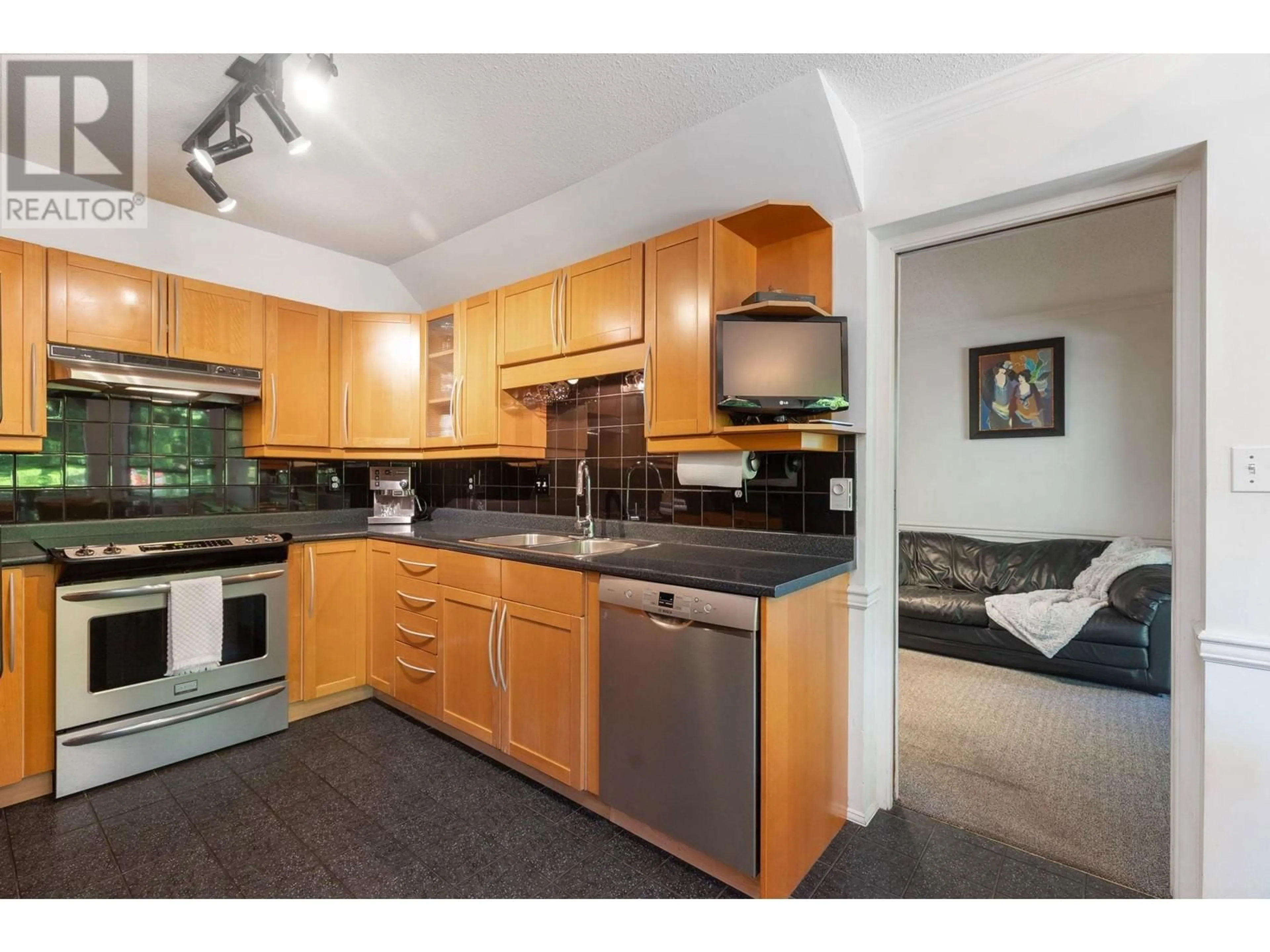 Standard kitchen, unknown for 5195 SAPPHIRE PLACE, Richmond British Columbia V7C4Z9