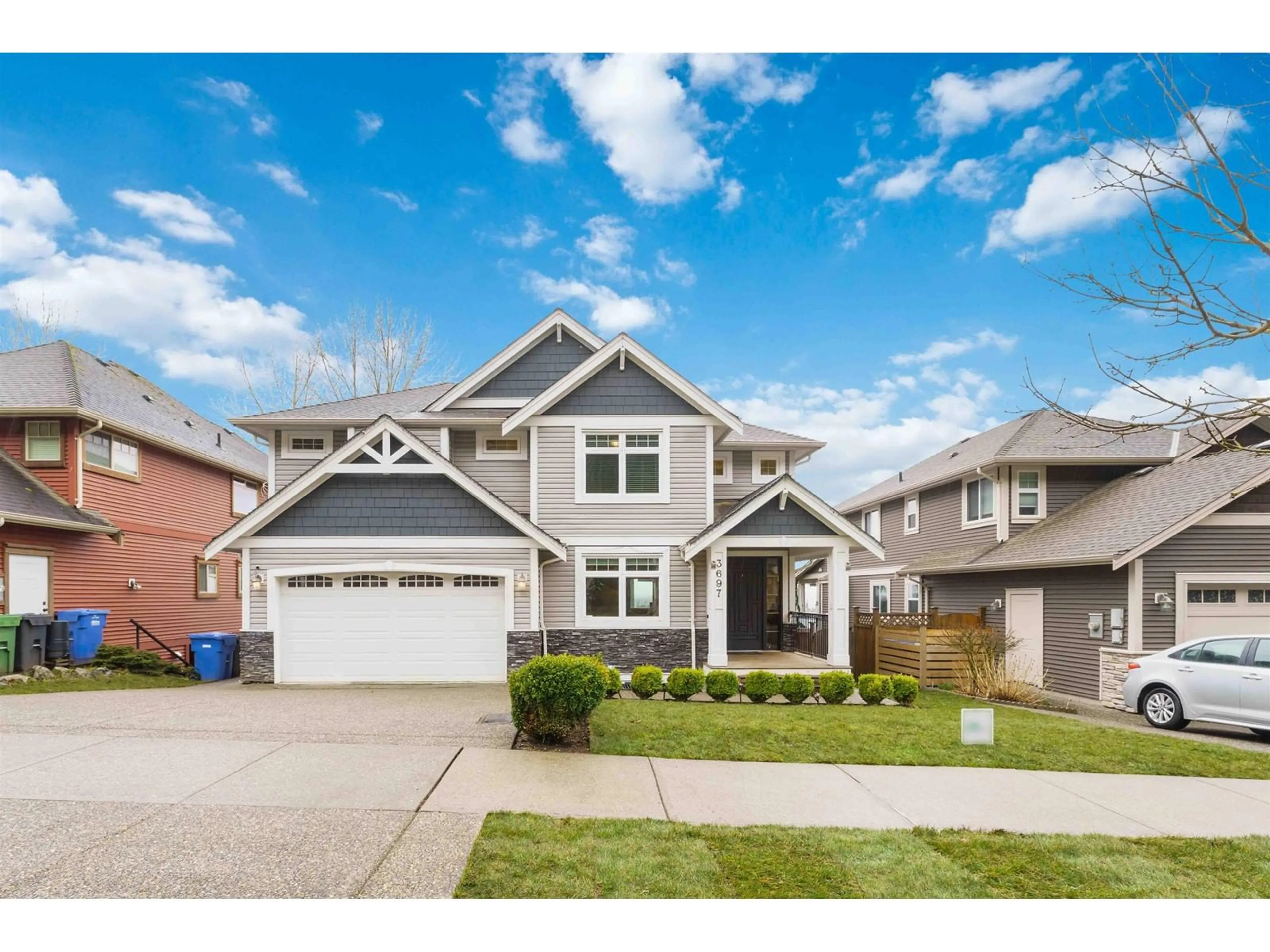 Home with vinyl exterior material, street for 3697 HAJULA, Abbotsford British Columbia V3G2W4